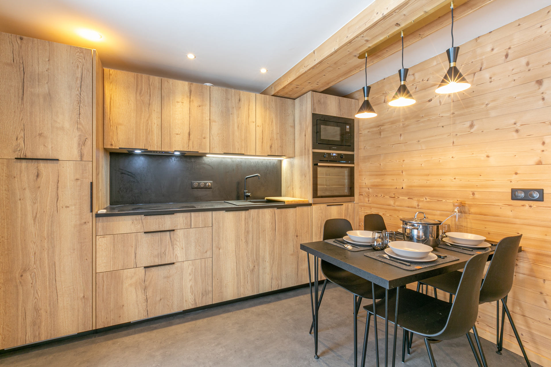 _lv_images__lot_0002340226_04_1455737