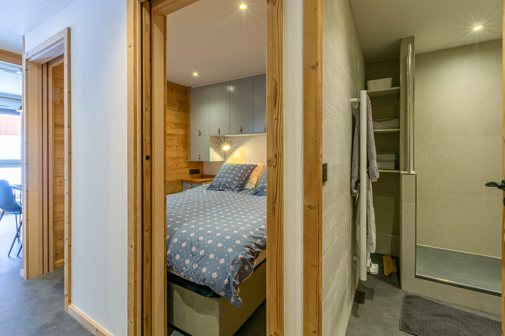 _lv_images__lot_0002340226_08_1455741