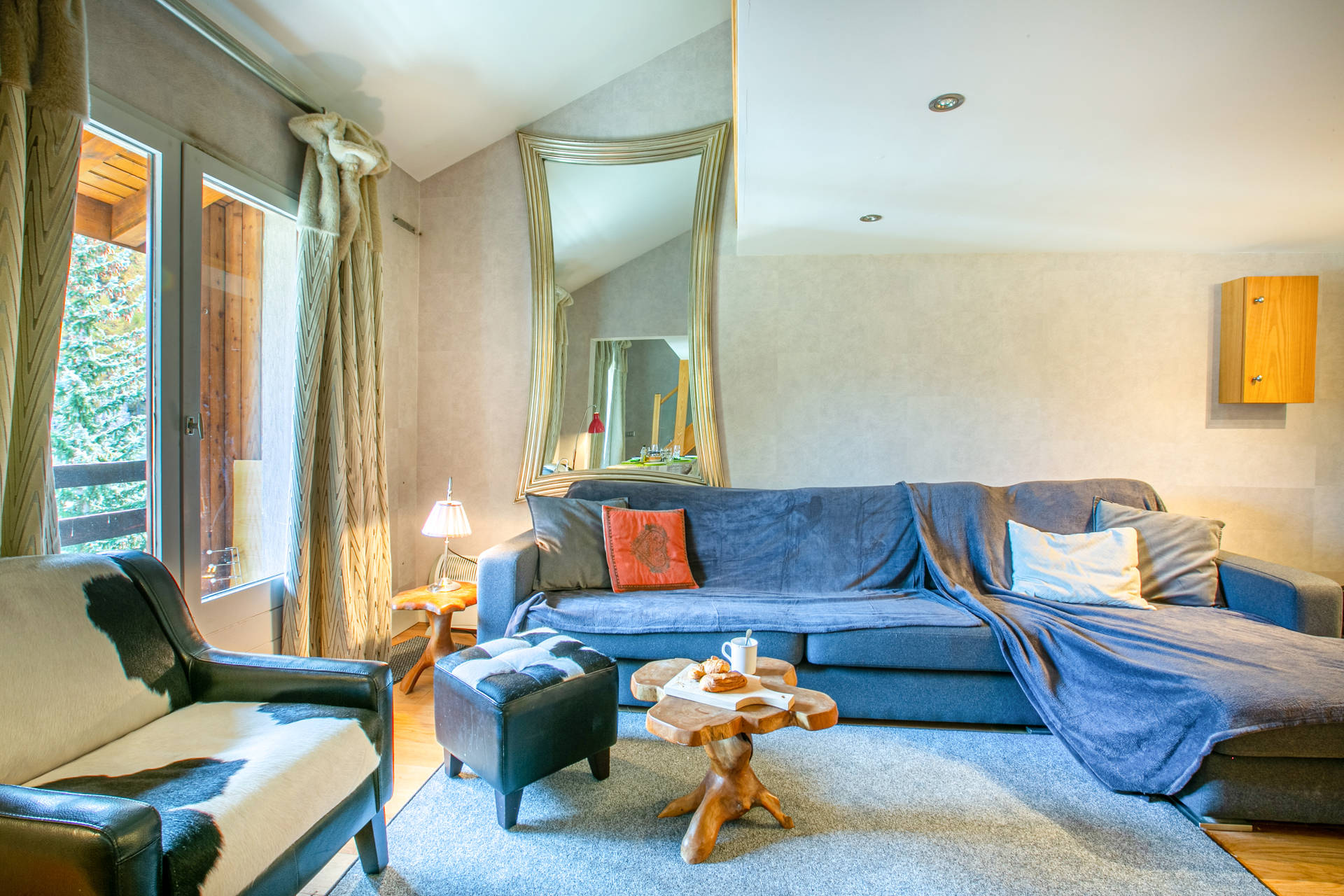 _lv_images__lot_0002340235_02_1457618