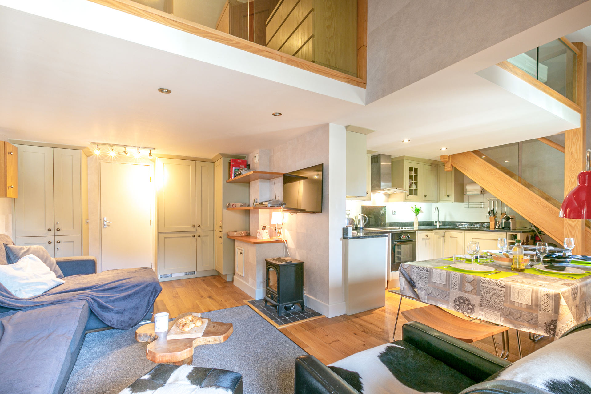 _lv_images__lot_0002340235_05_1457621