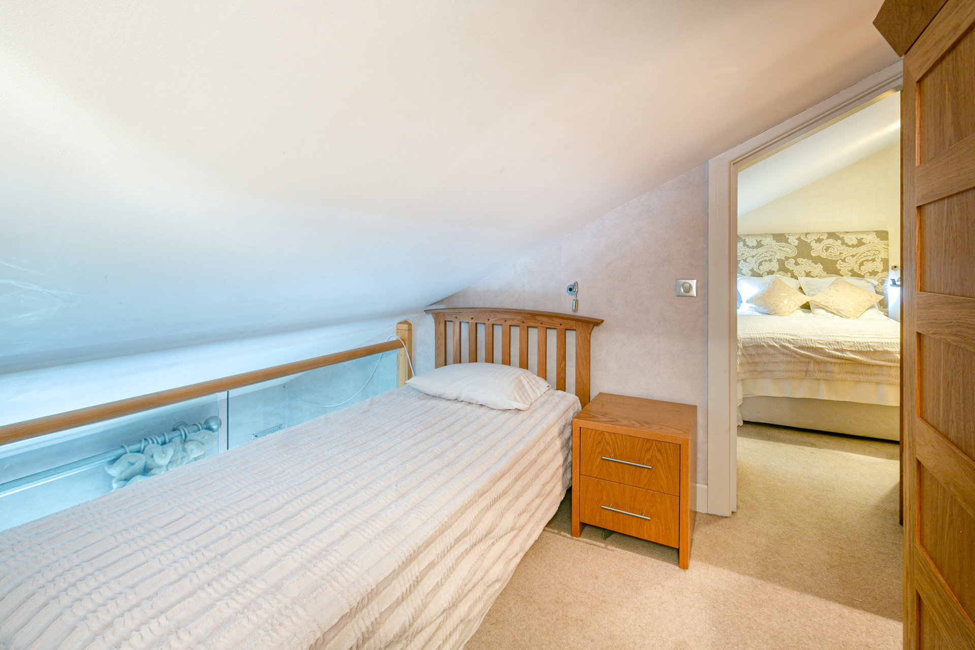 _lv_images__lot_0002340235_11_1457627