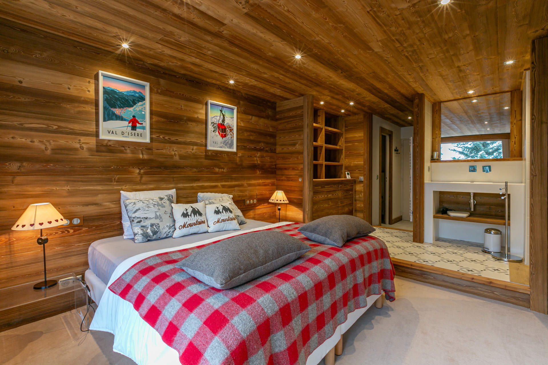 _lv_images__lot_0002340248_07_1455058