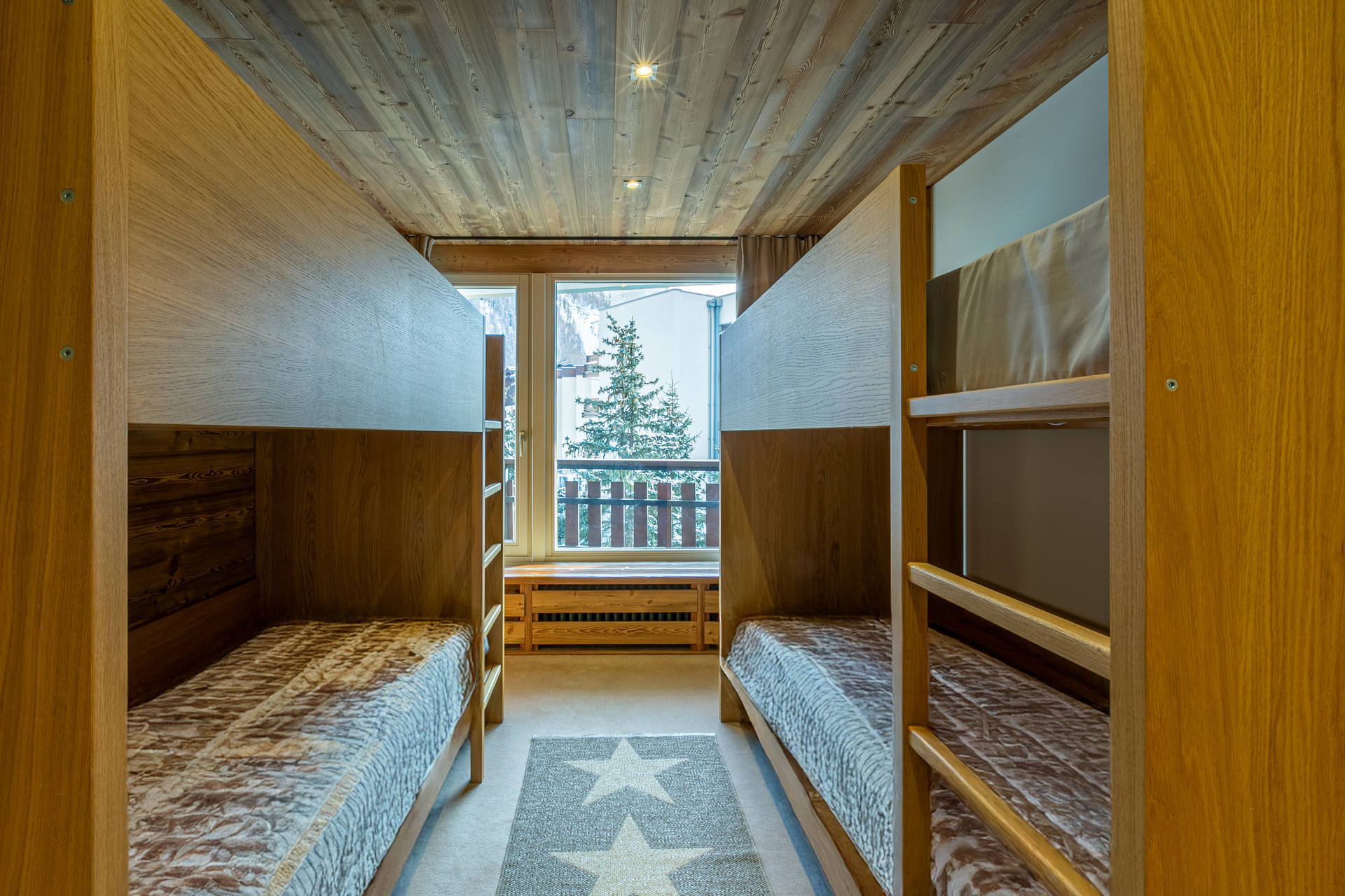 _lv_images__lot_0002340248_09_1455060