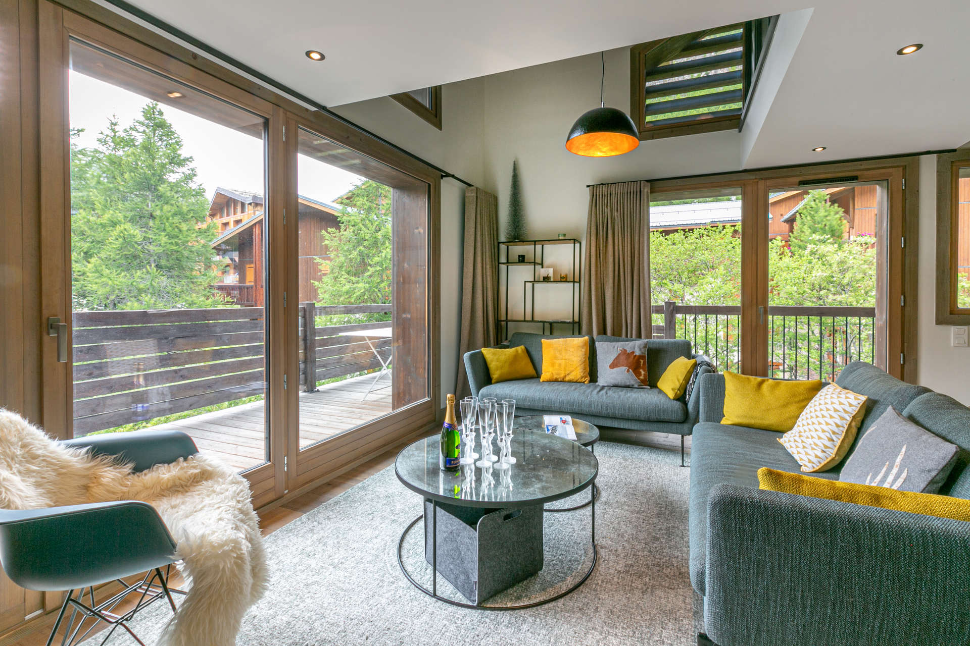 _lv_images__lot_0002340249_03_1456837