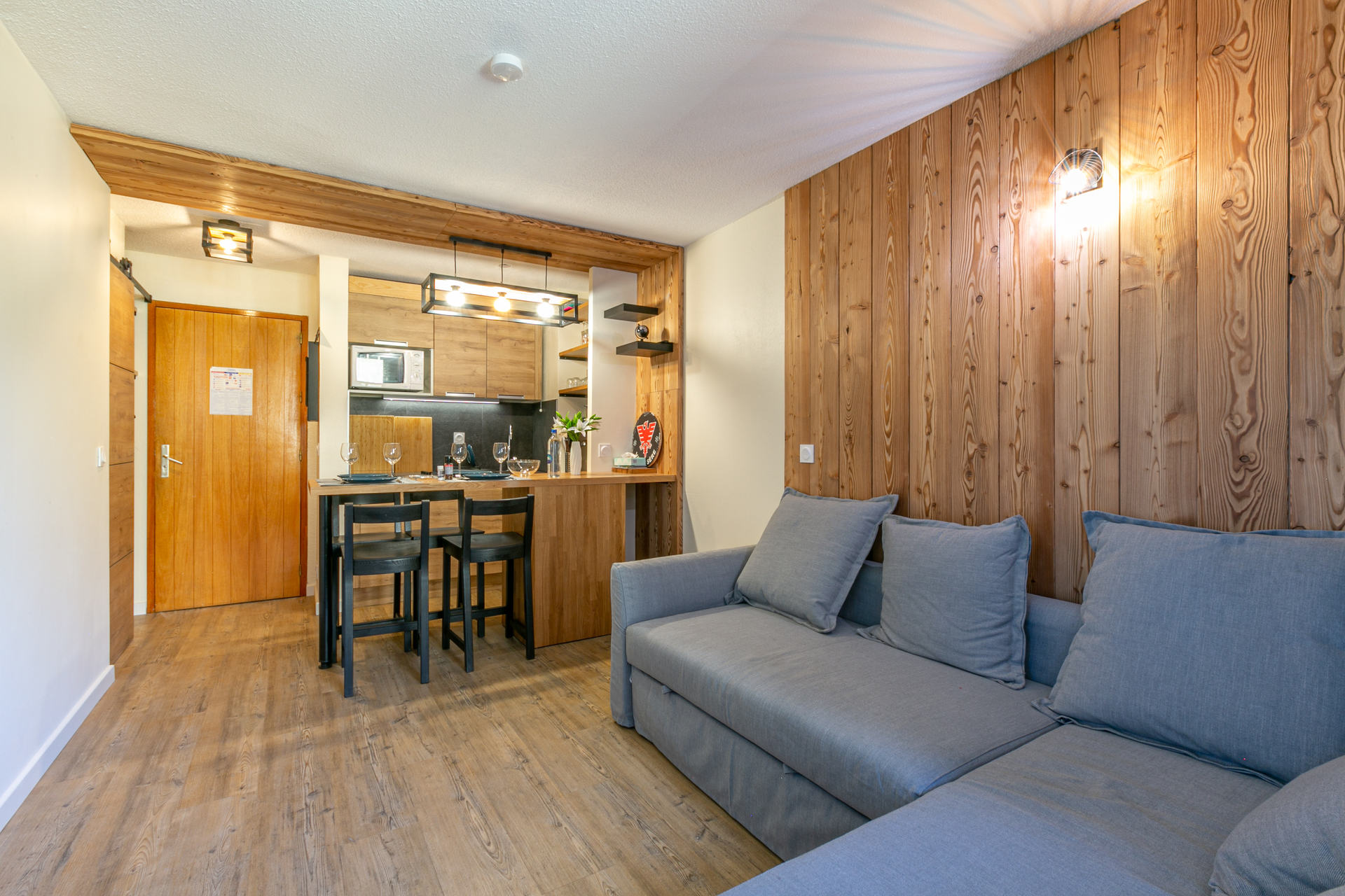 _lv_images__lot_0002340252_03_1456090