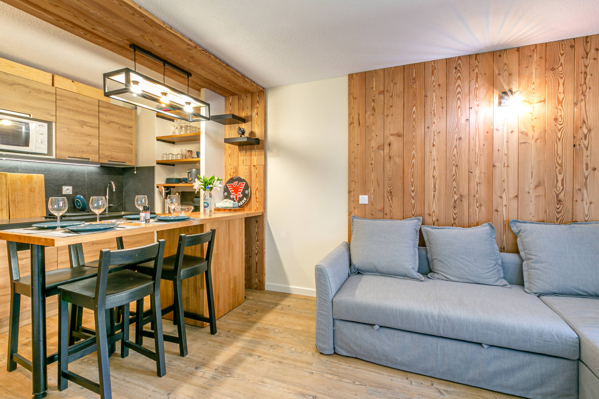 _lv_images__lot_0002340252_04_1456091