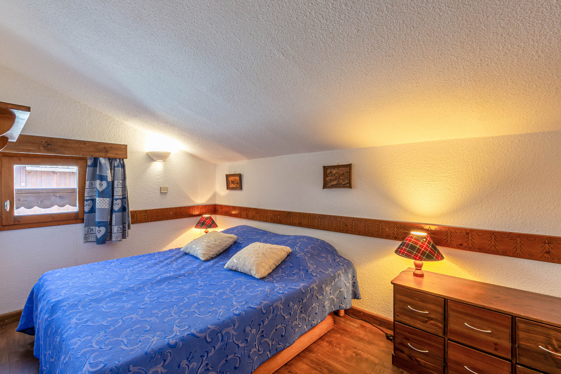 _lv_images__lot_0002340254_11_1457078