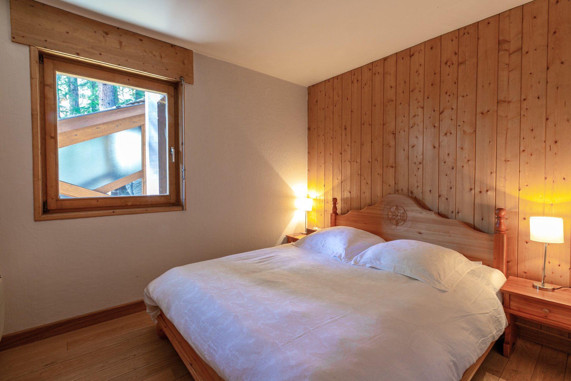 _lv_images__lot_0002340255_10_1455300