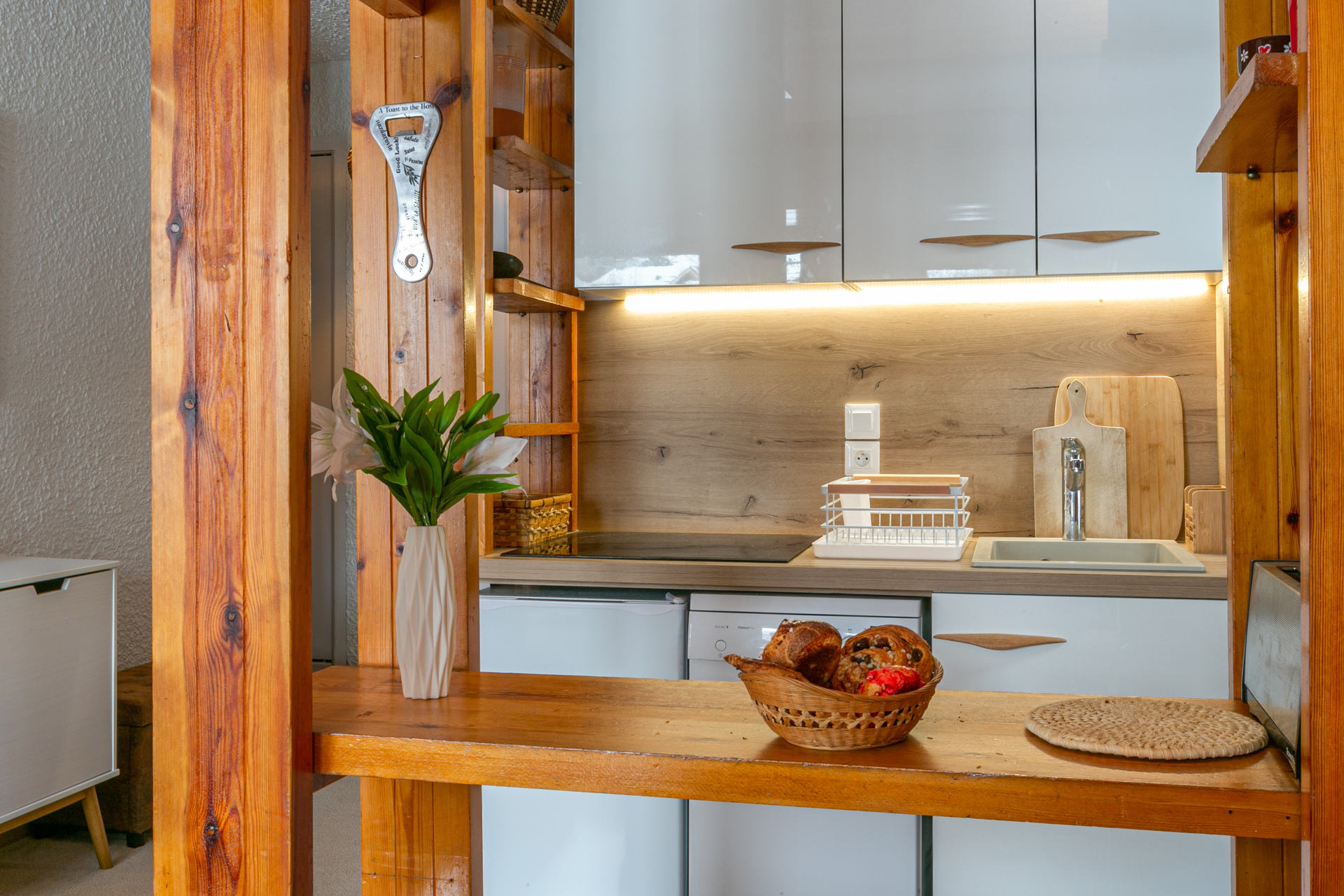 _lv_images__lot_0002340258_05_1455326