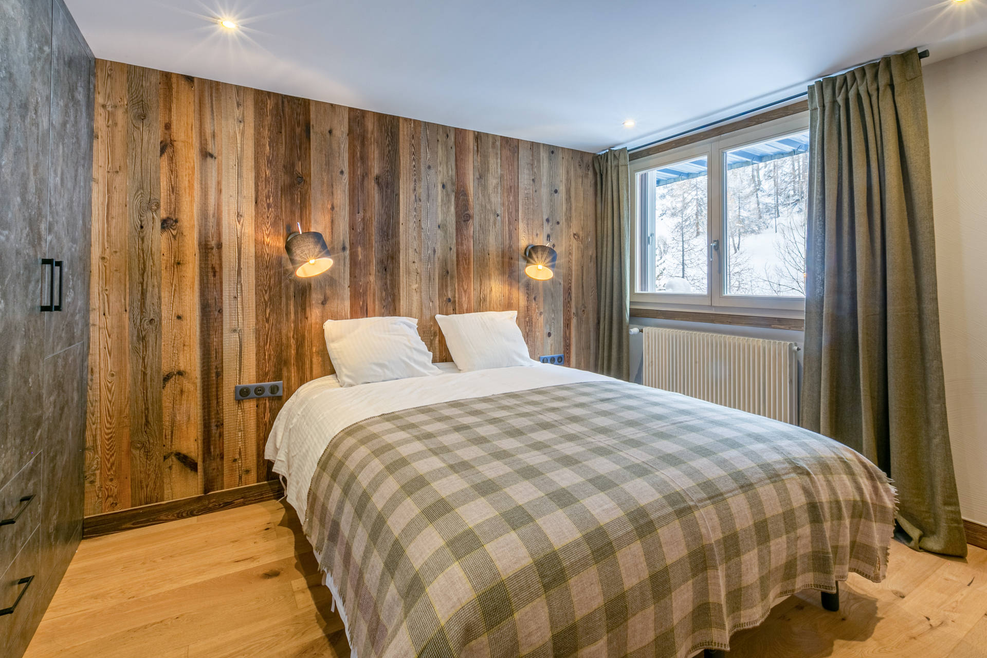 _lv_images__lot_0002340264_10_1457398