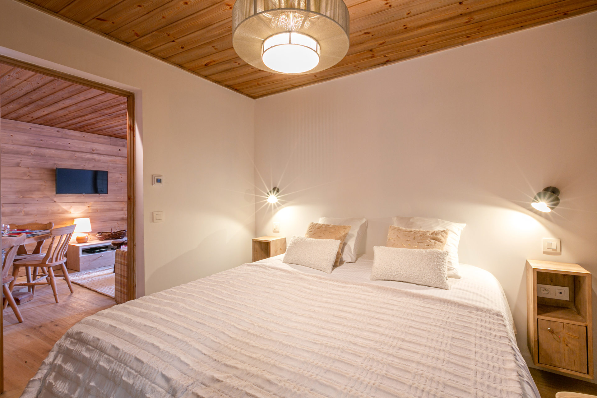 _lv_images__lot_0002340266_10_1458086