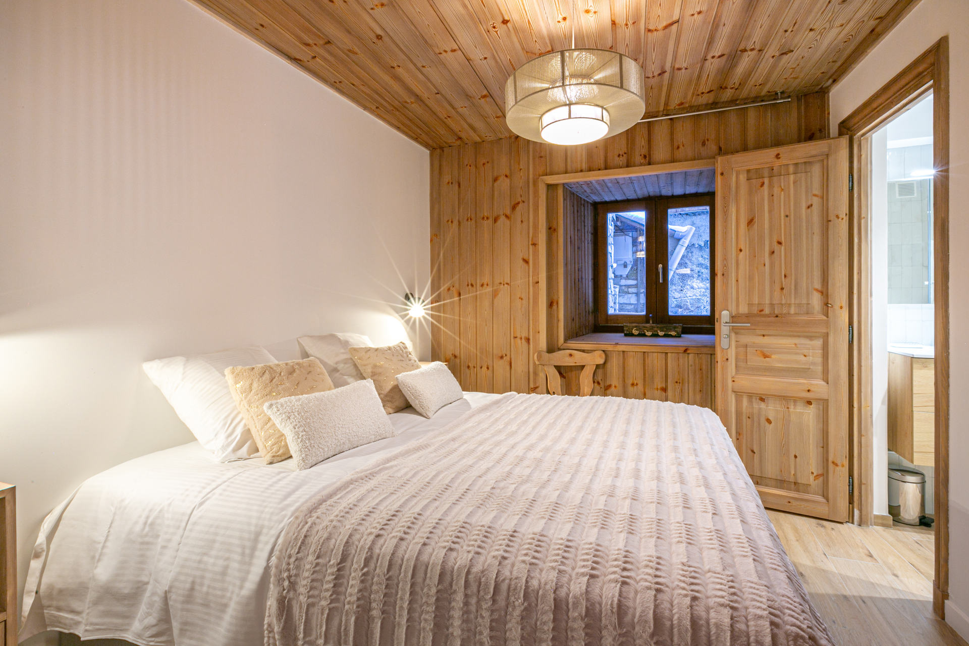 _lv_images__lot_0002340266_11_1458087