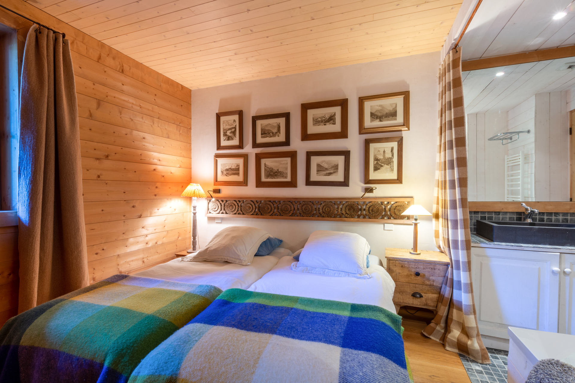 _lv_images__lot_0002340270_08_1454920