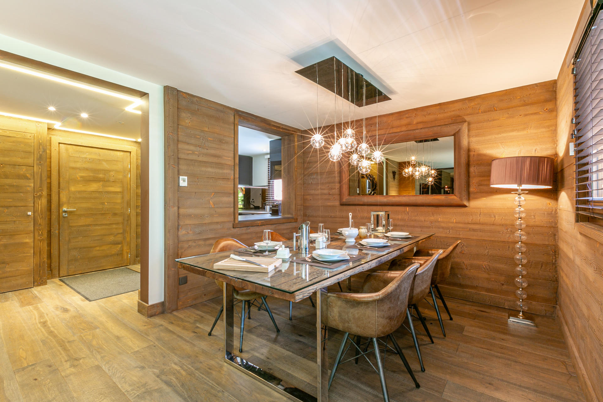 _lv_images__lot_0002340273_04_1457055