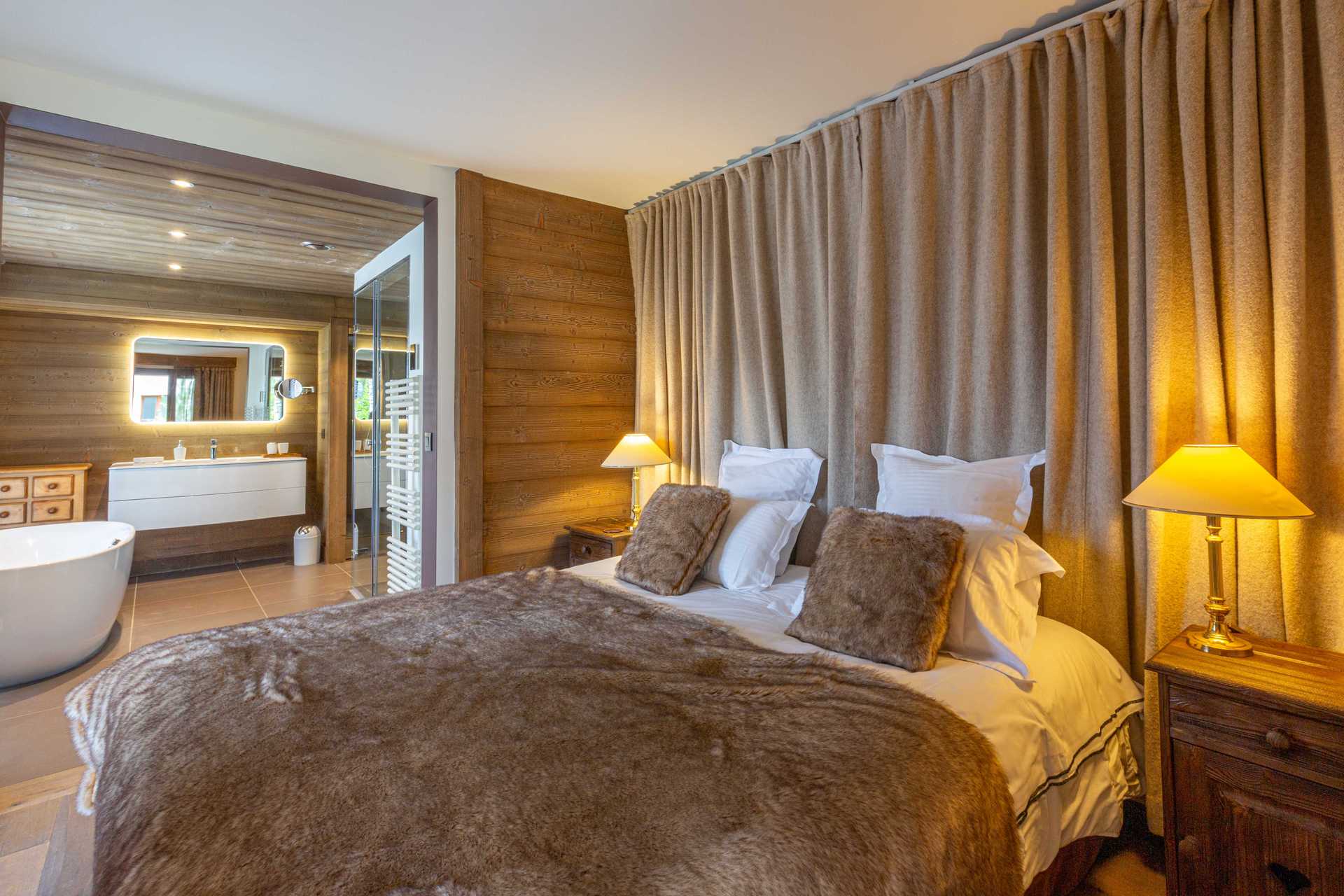 _lv_images__lot_0002340273_08_1457059