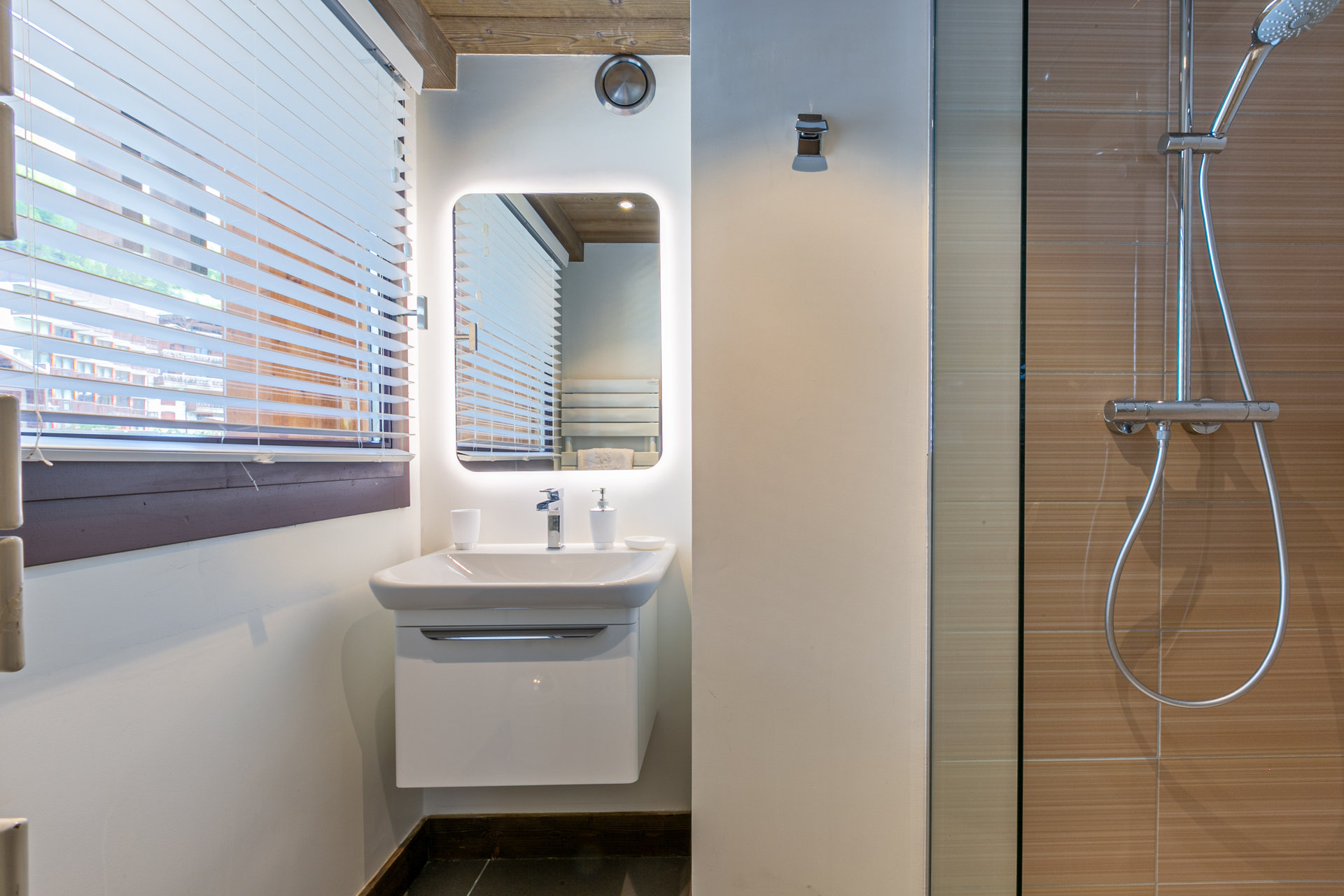 _lv_images__lot_0002340273_14_1457065