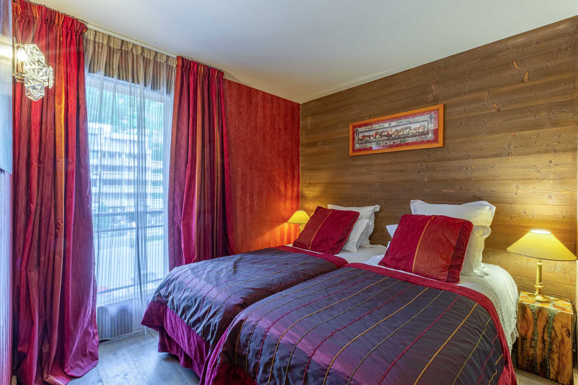 _lv_images__lot_0002340274_11_1457231