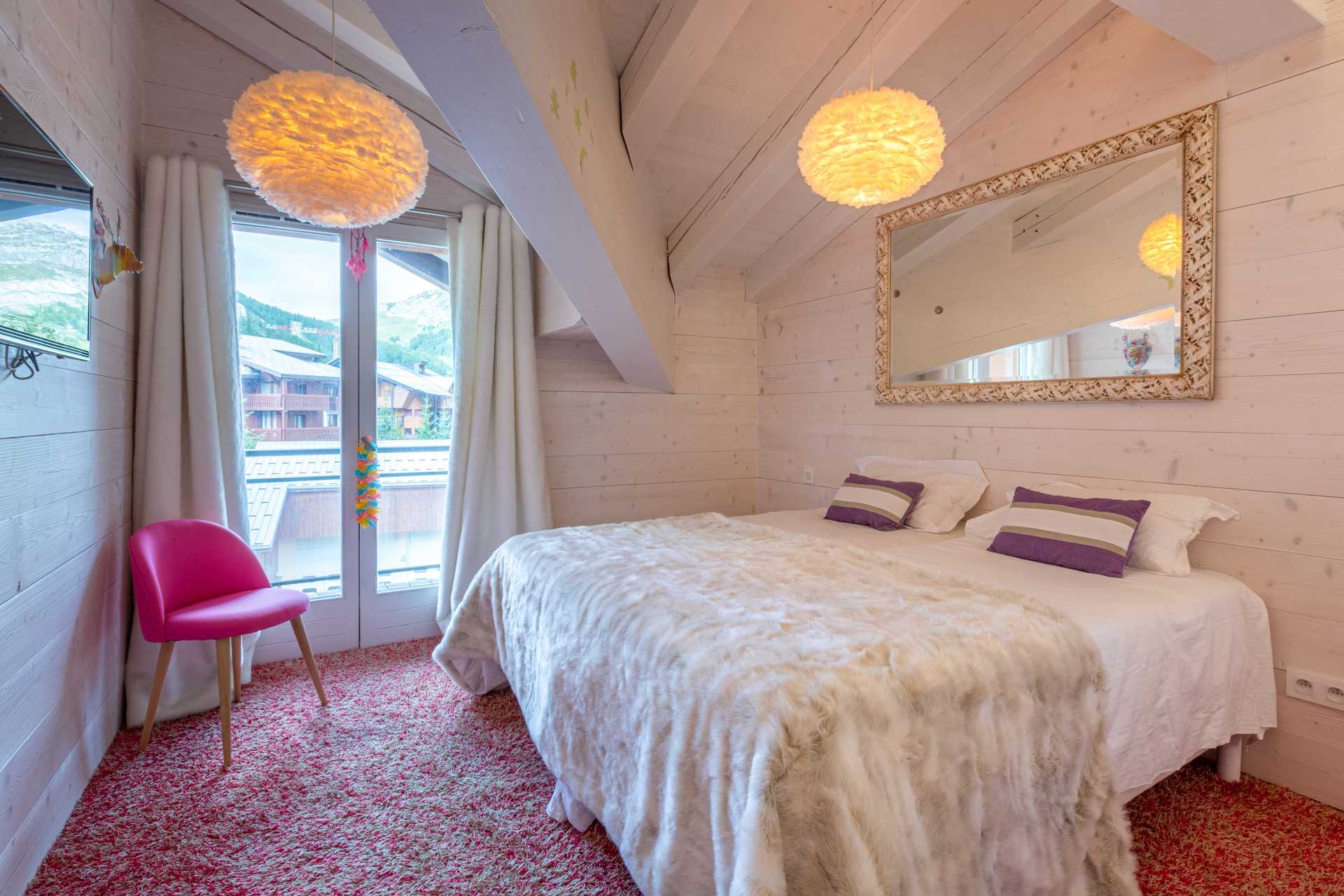 _lv_images__lot_0002340275_09_1455514