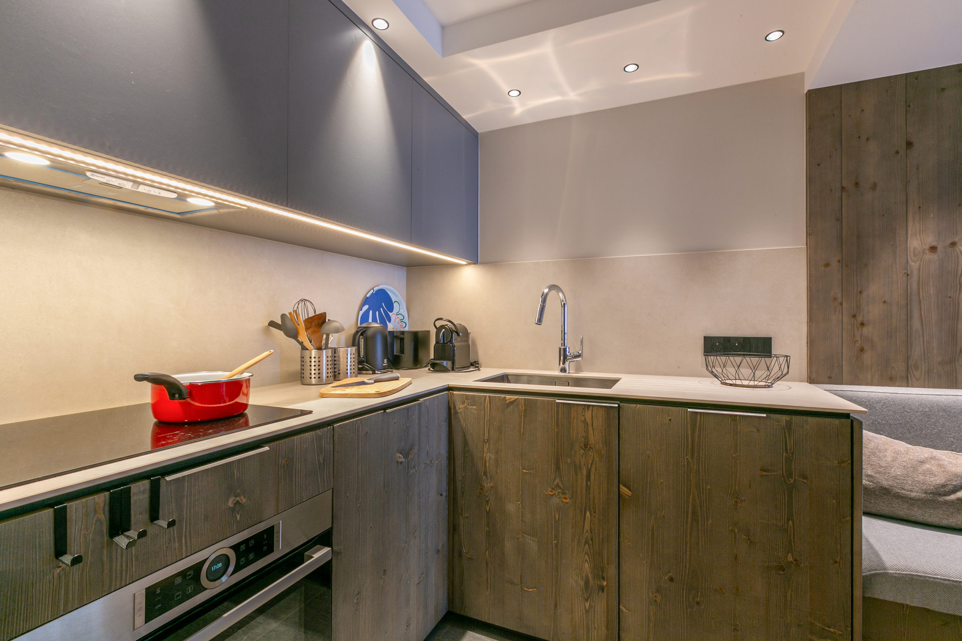 _lv_images__lot_0002340277_06_1457939