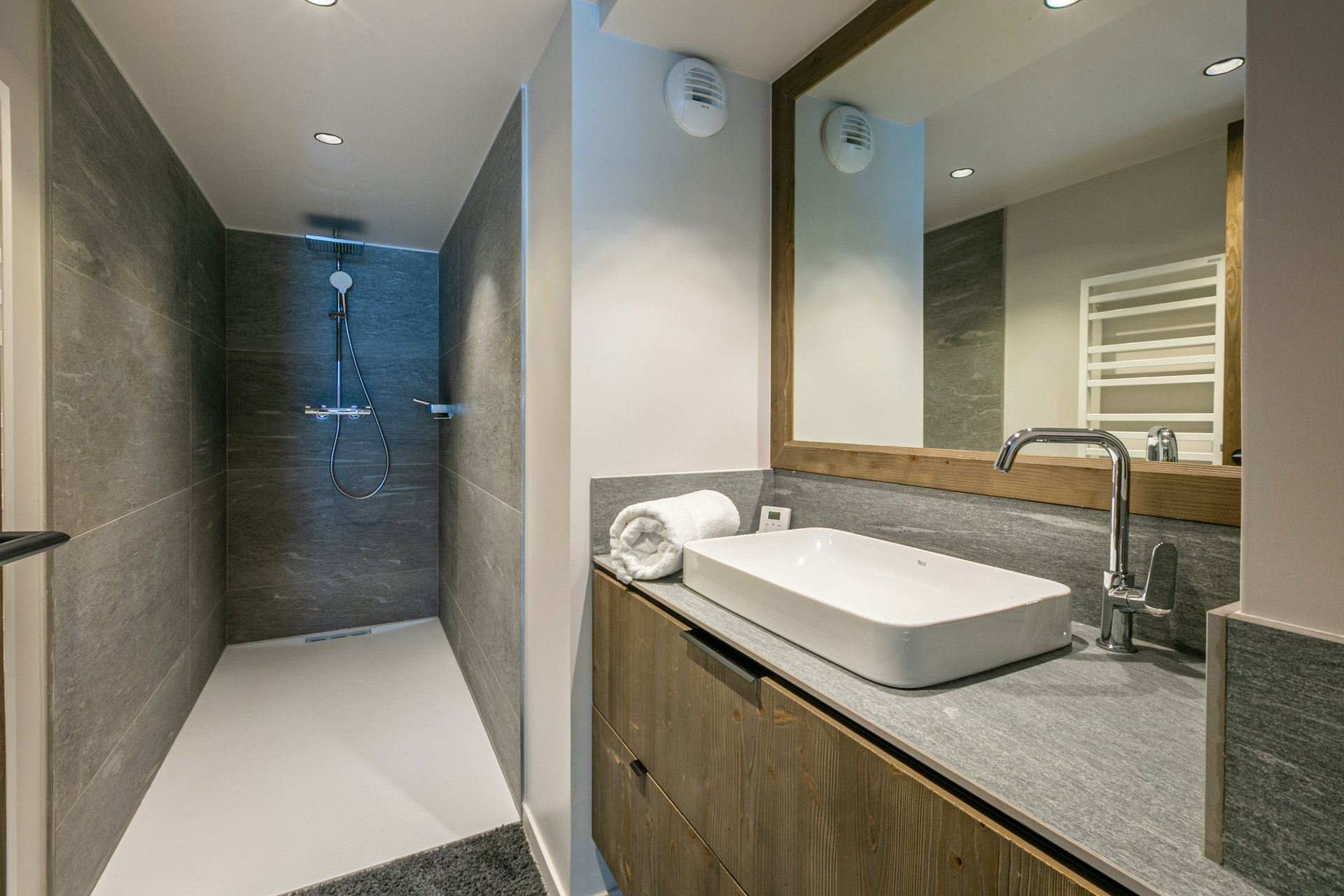 _lv_images__lot_0002340277_11_1457944