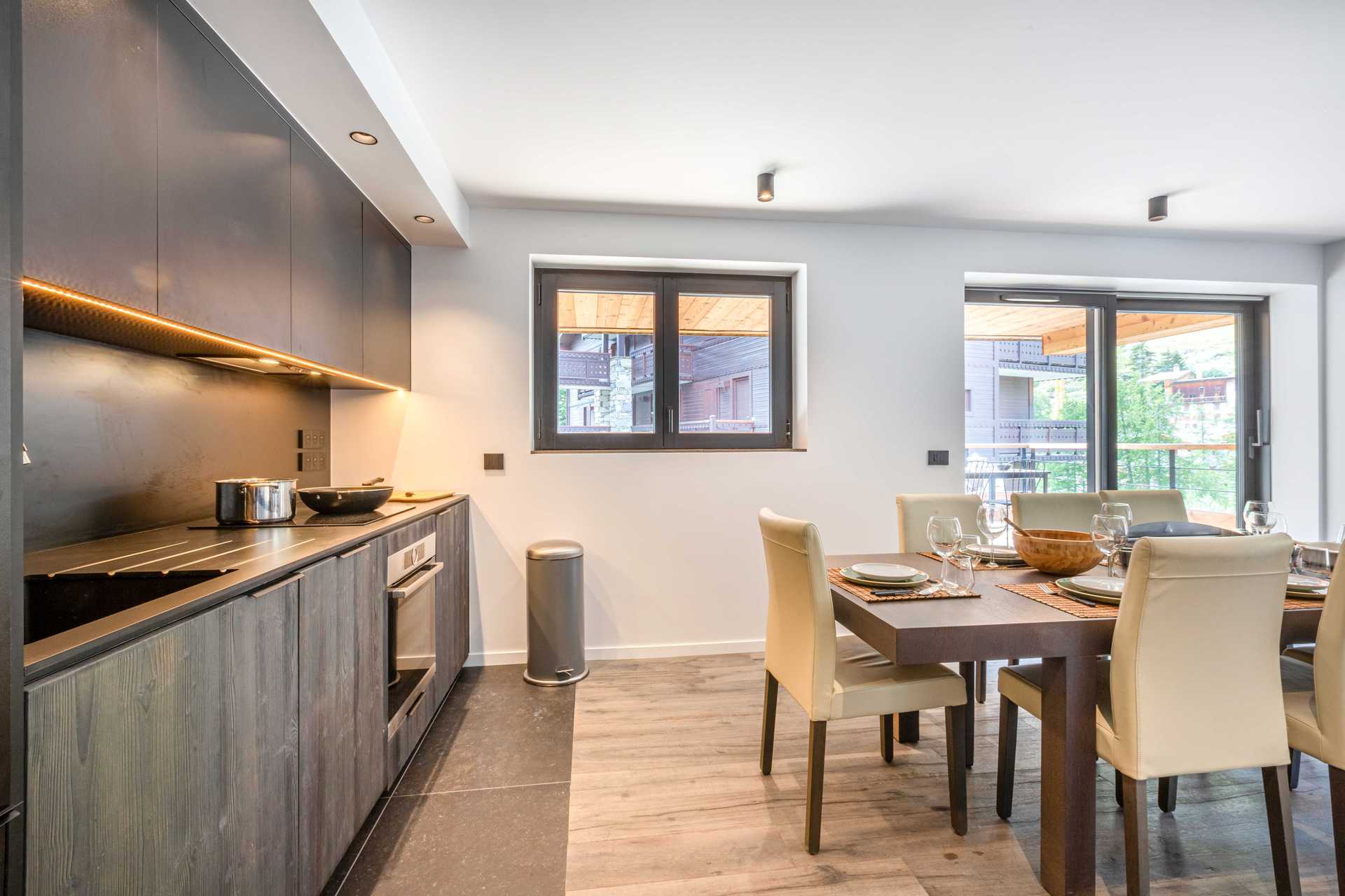 _lv_images__lot_0002340278_06_1456659