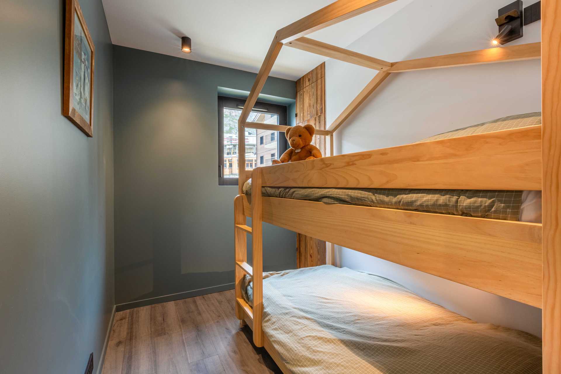 _lv_images__lot_0002340278_10_1456663