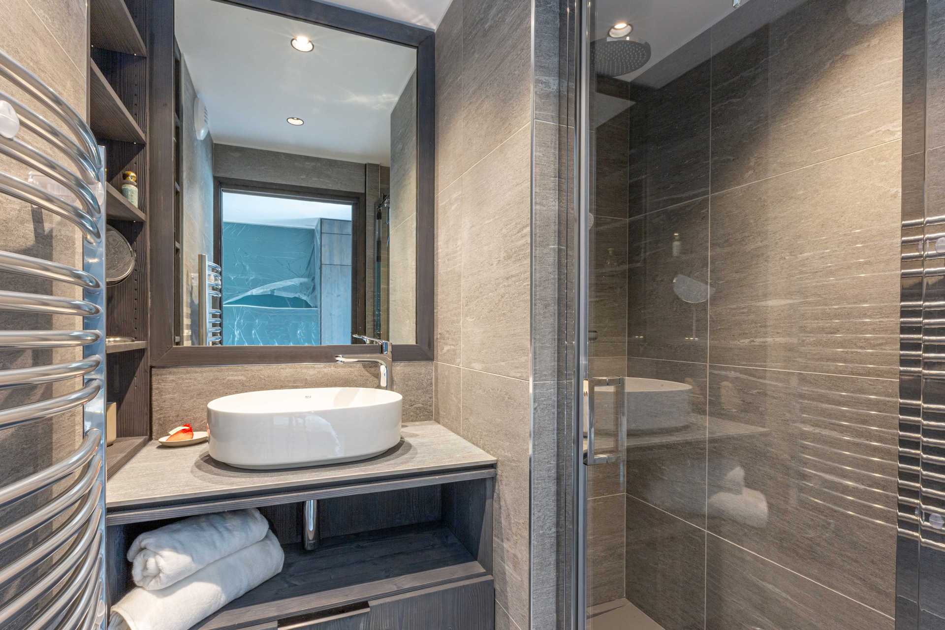 _lv_images__lot_0002340278_12_1456665