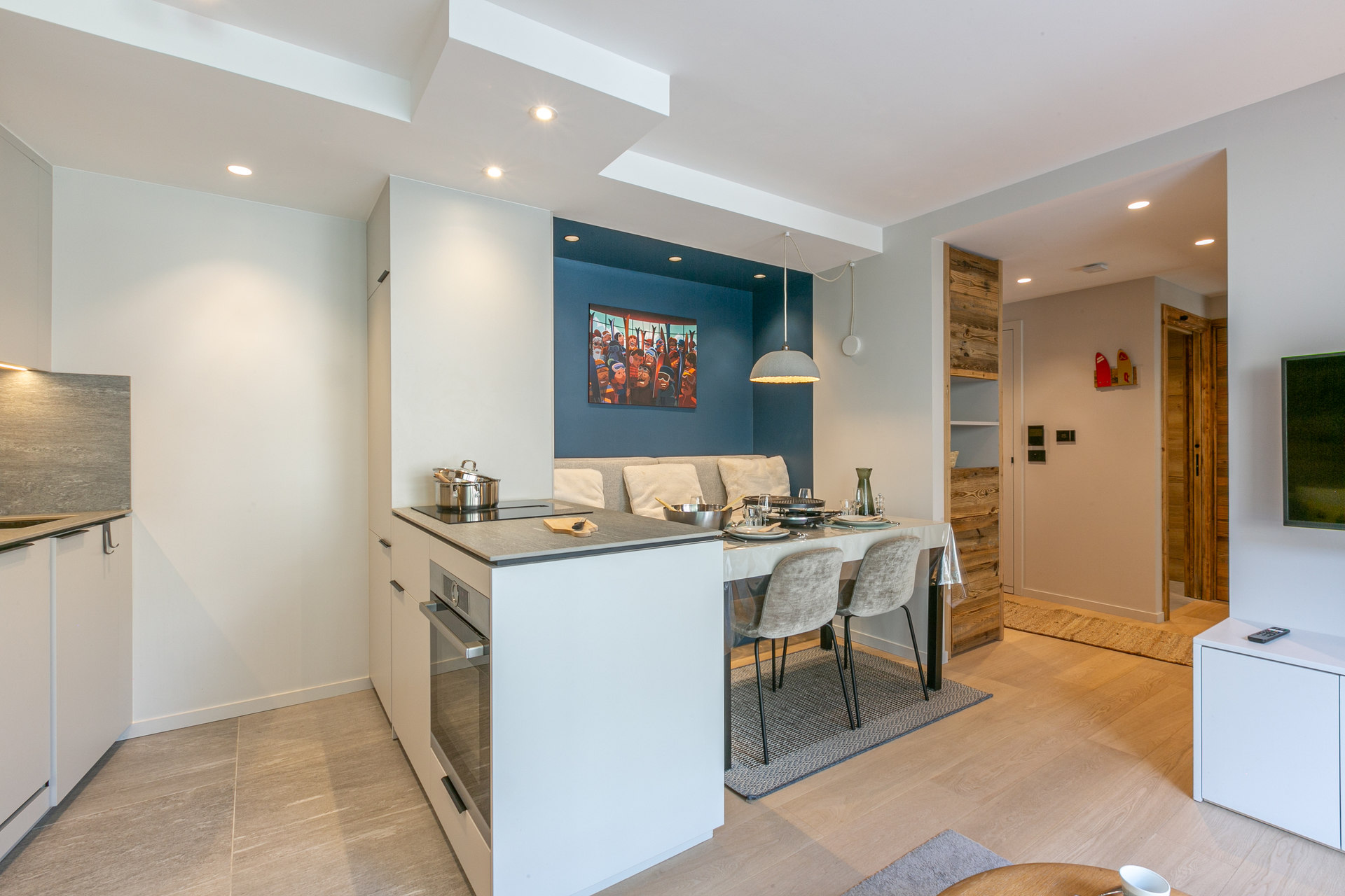 _lv_images__lot_0002340282_04_1458095