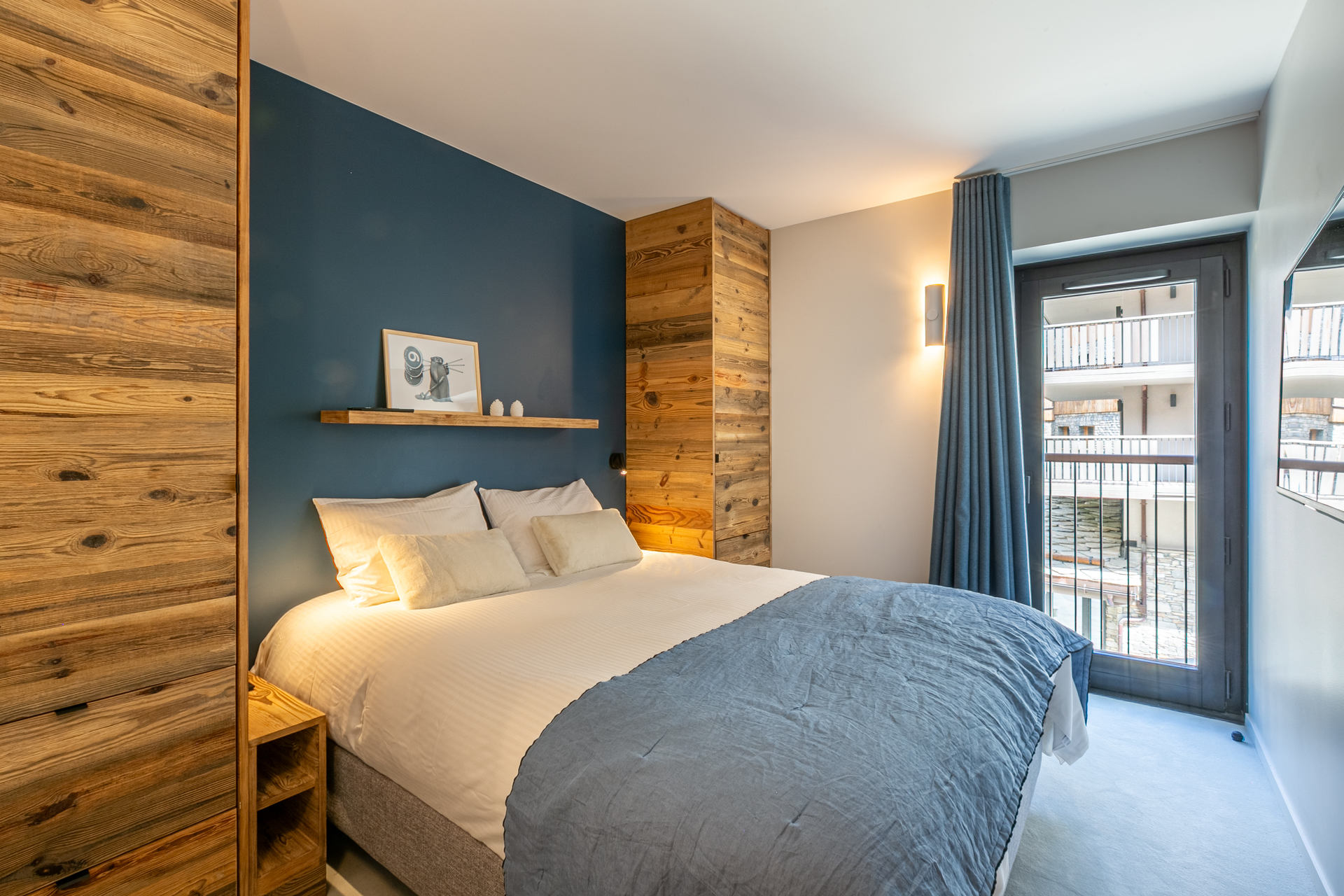 _lv_images__lot_0002340282_08_1458099