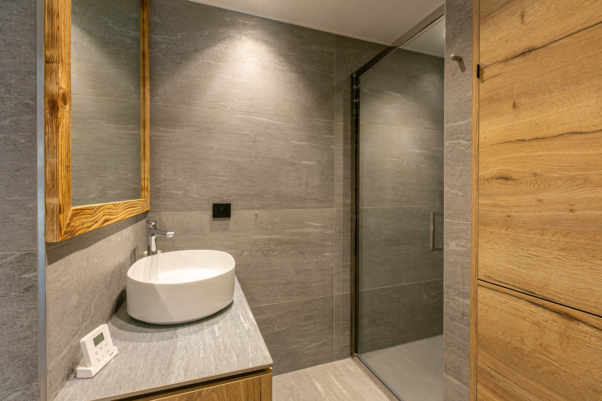 _lv_images__lot_0002340282_12_1458103