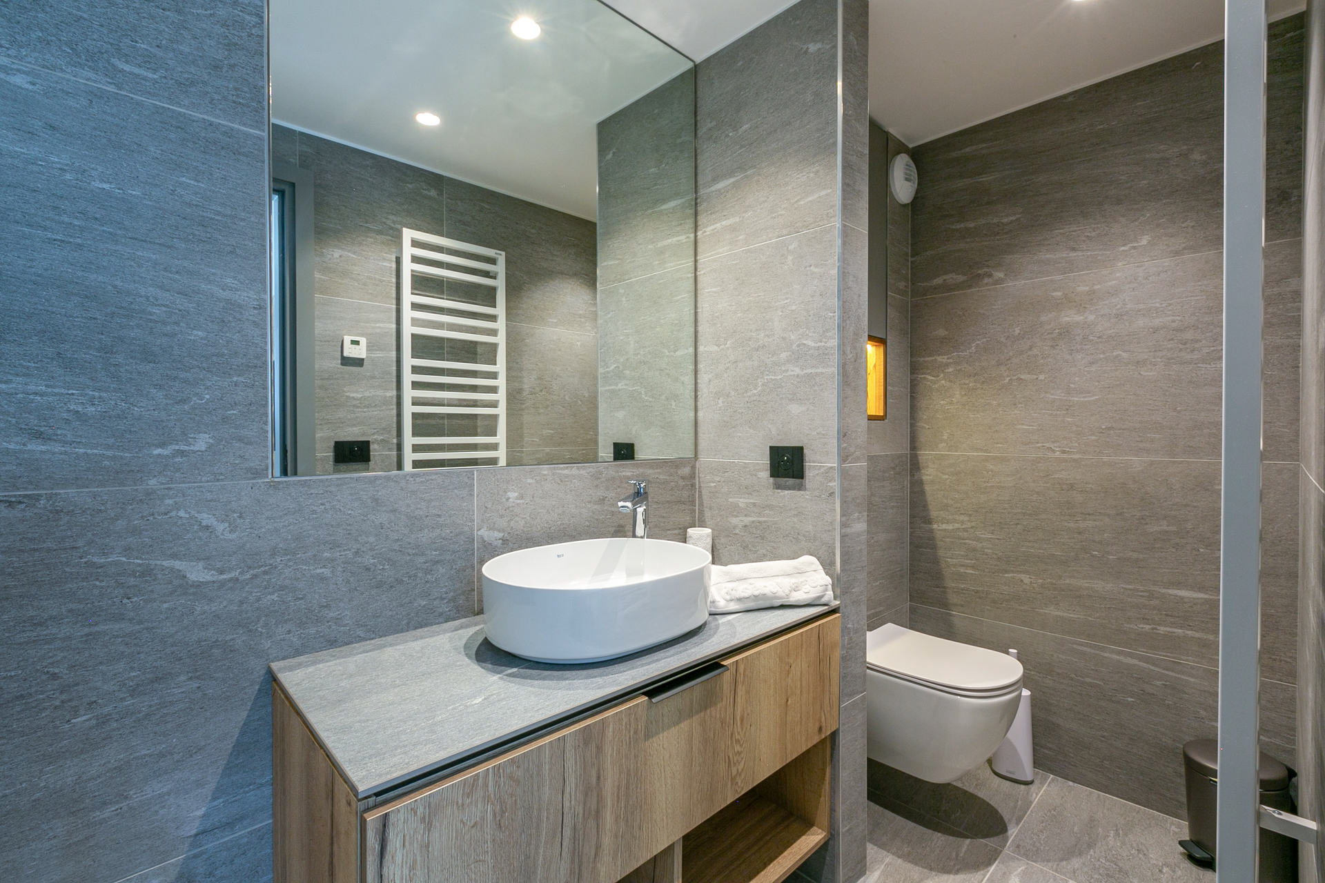 _lv_images__lot_0002340283_14_1457766