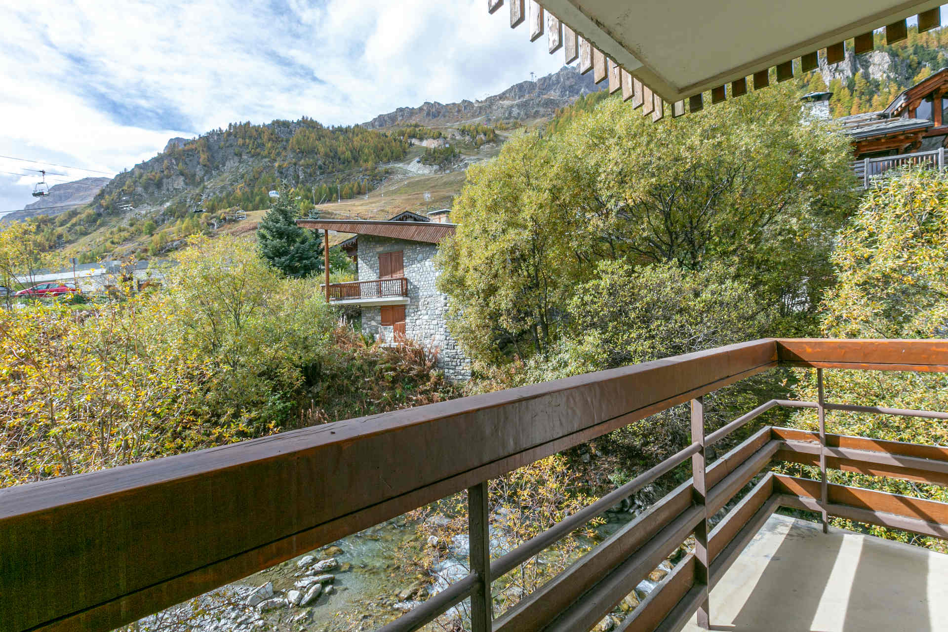 _lv_images__lot_0002340285_11_1457929