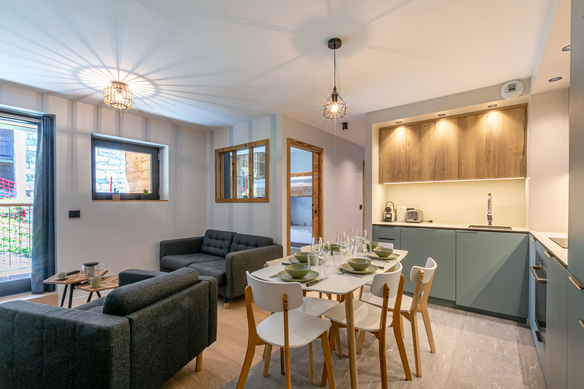 _lv_images__lot_0002340287_02_1457527