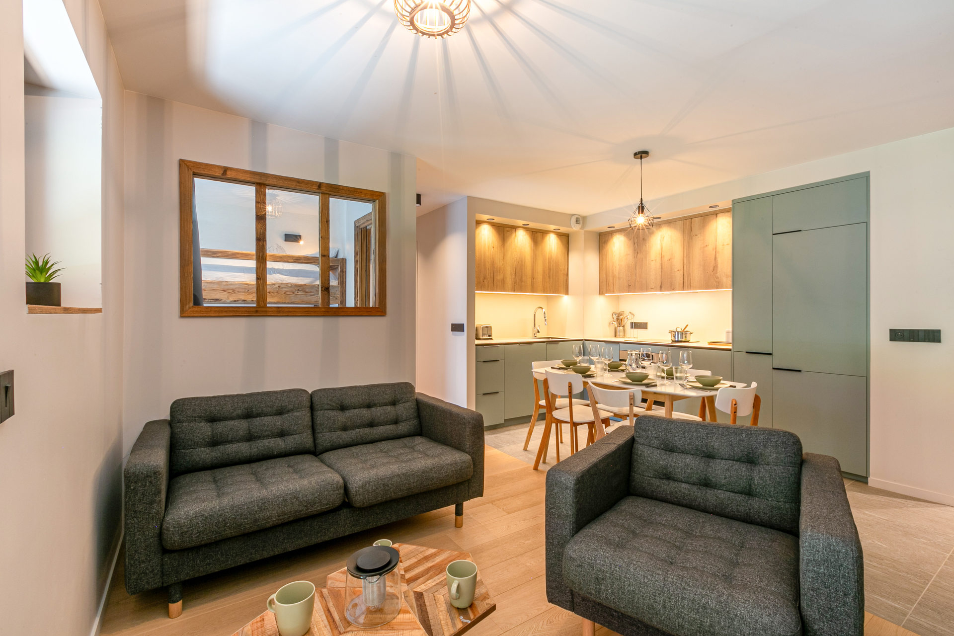 _lv_images__lot_0002340287_04_1457529