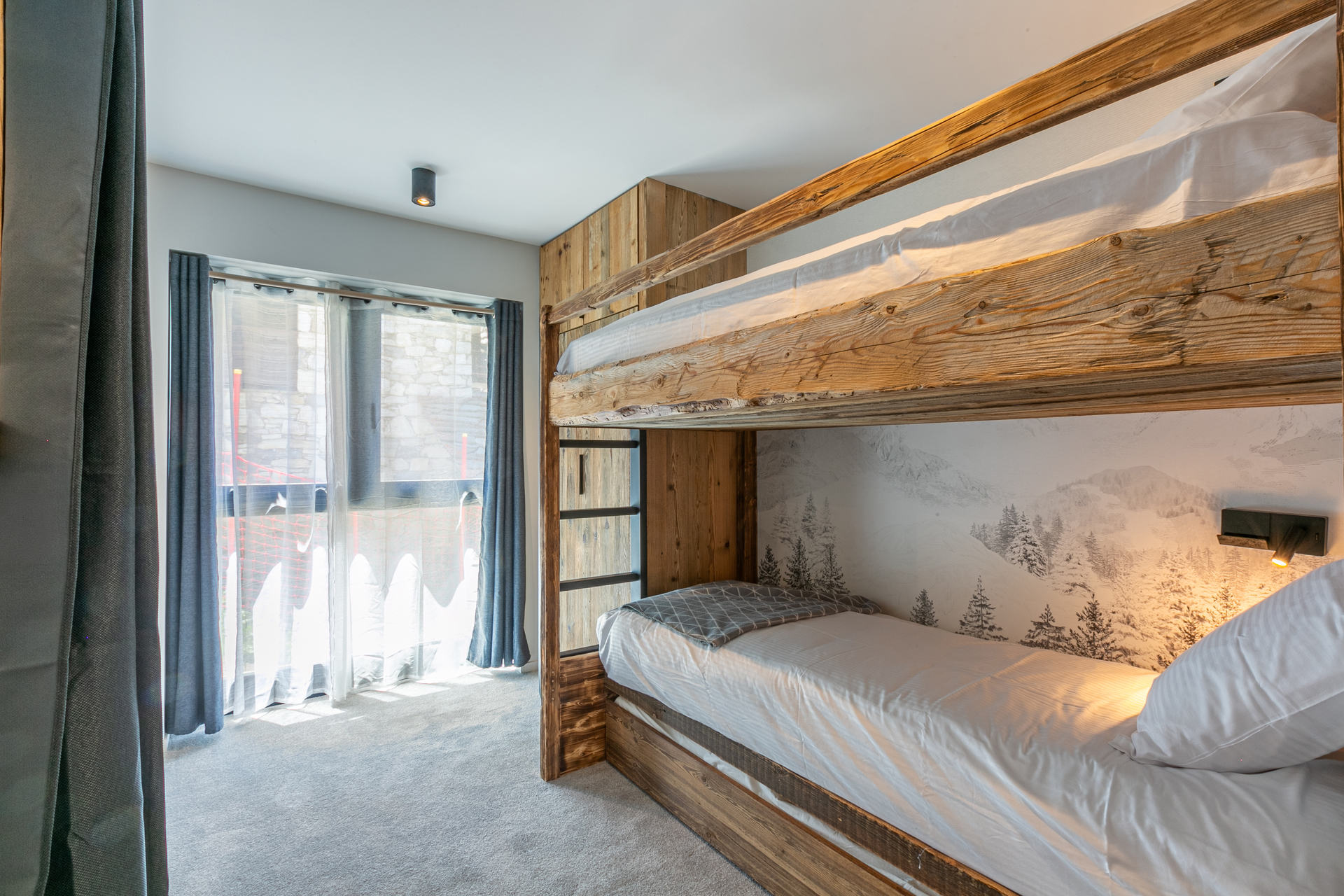 _lv_images__lot_0002340287_07_1457532