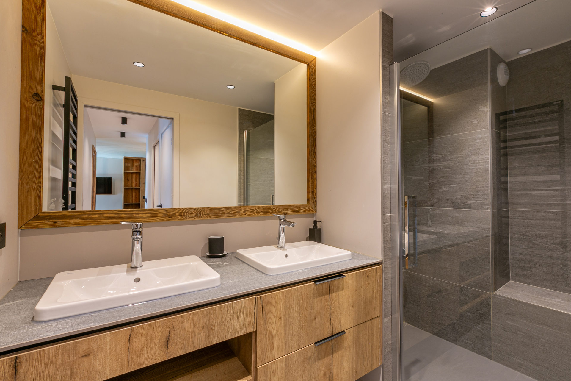 _lv_images__lot_0002340287_09_1457534