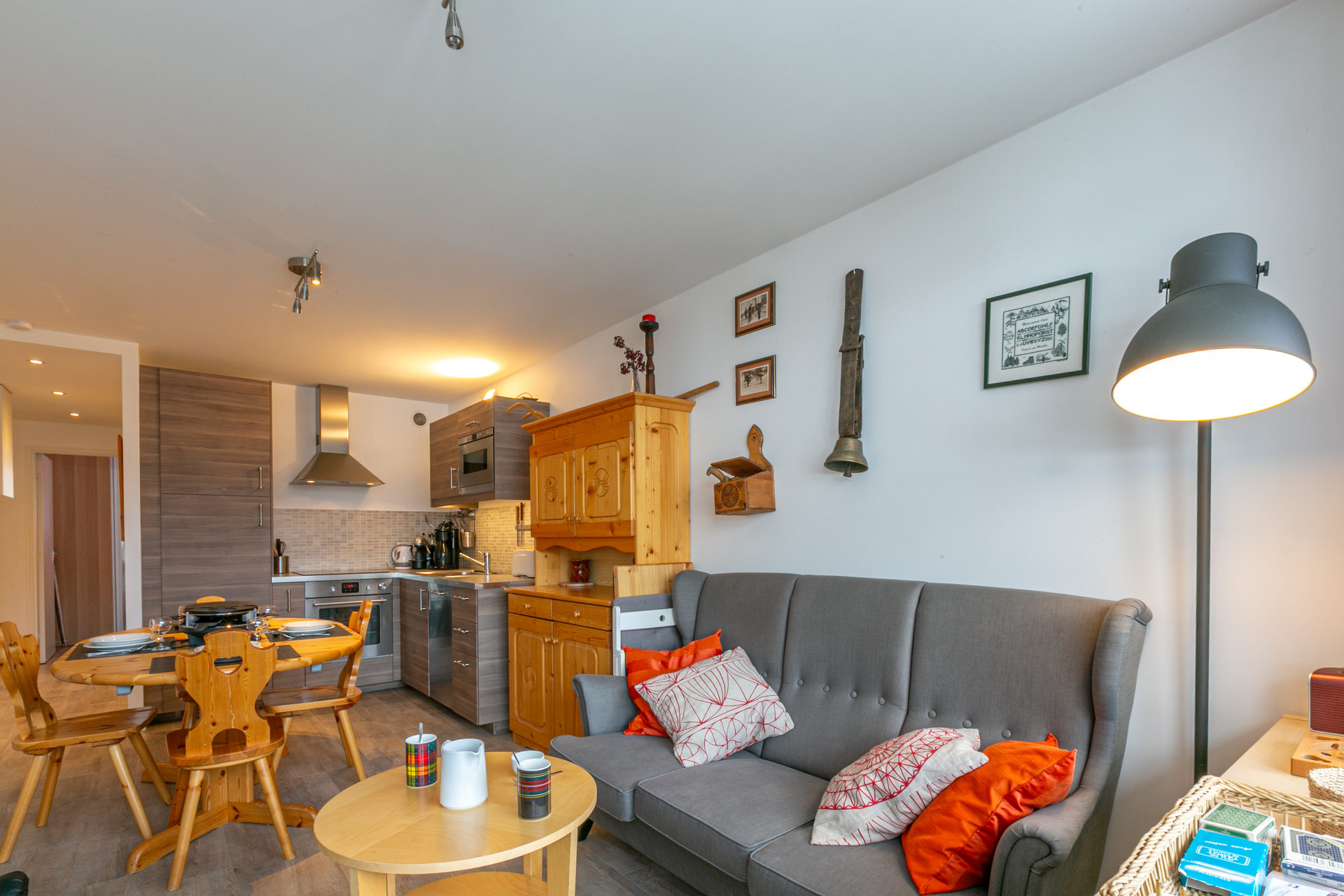 _lv_images__lot_0002340290_03_1455430