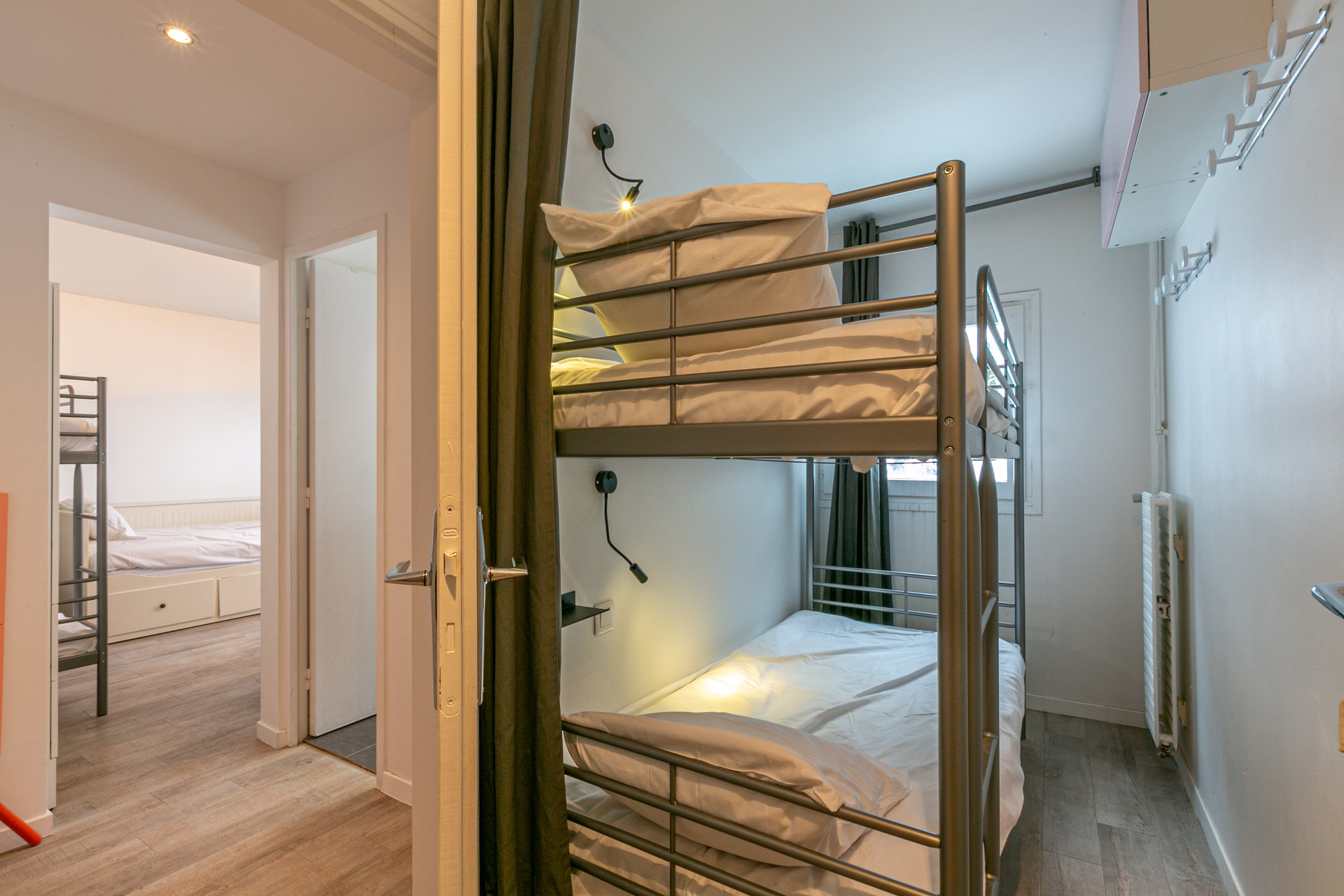 _lv_images__lot_0002340290_10_1455437