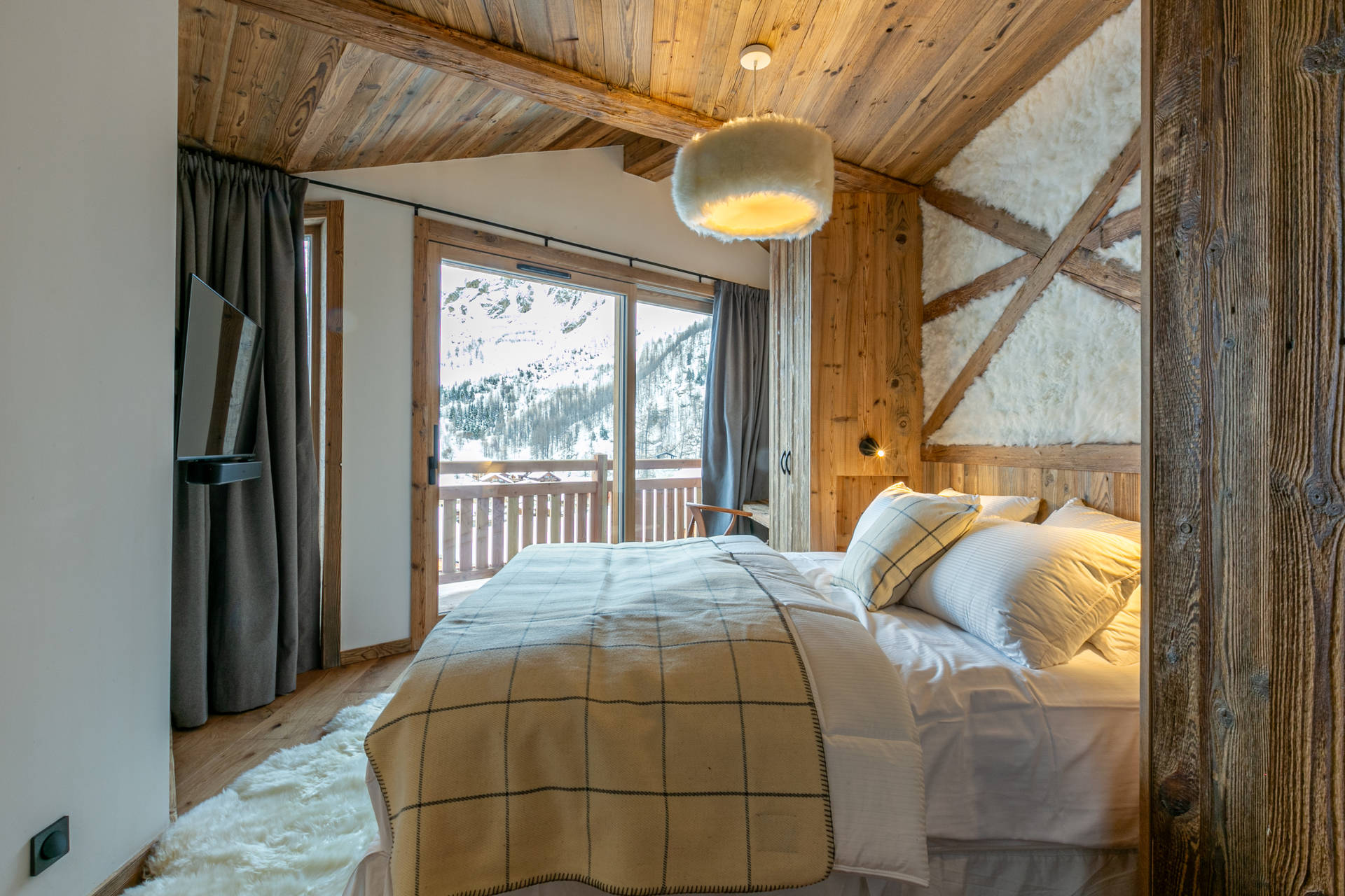 _lv_images__lot_0002340292_09_1454462