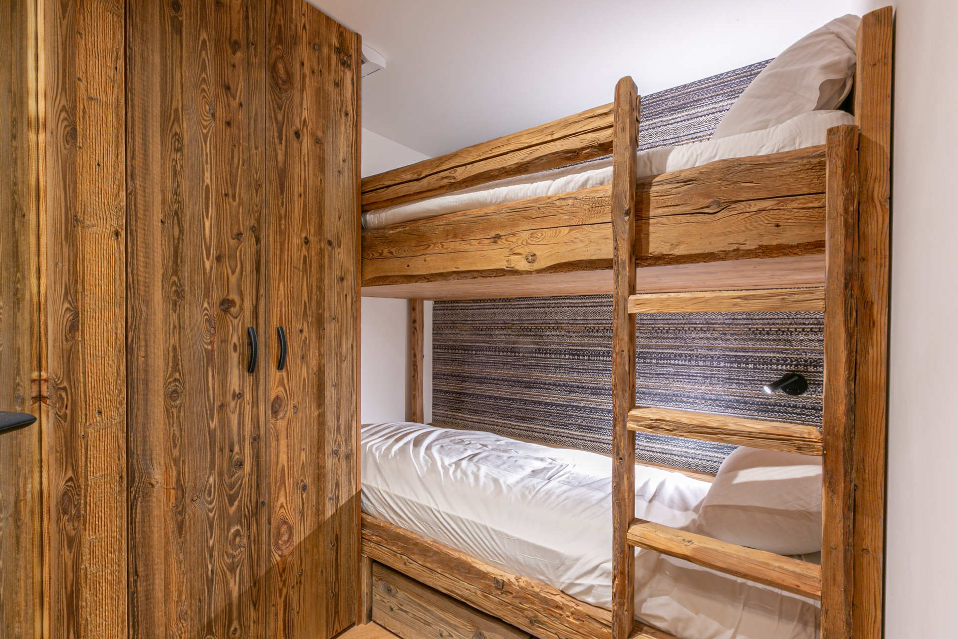 _lv_images__lot_0002340292_16_1454469