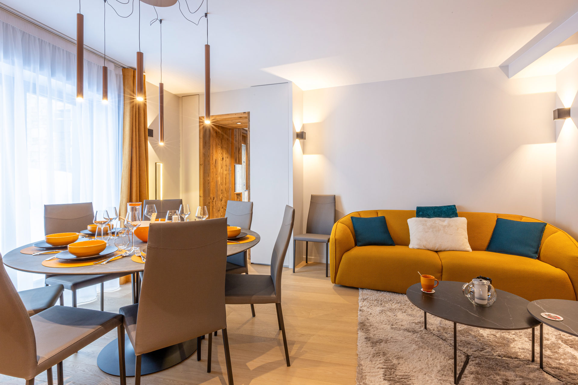 _lv_images__lot_0002340295_03_1456672