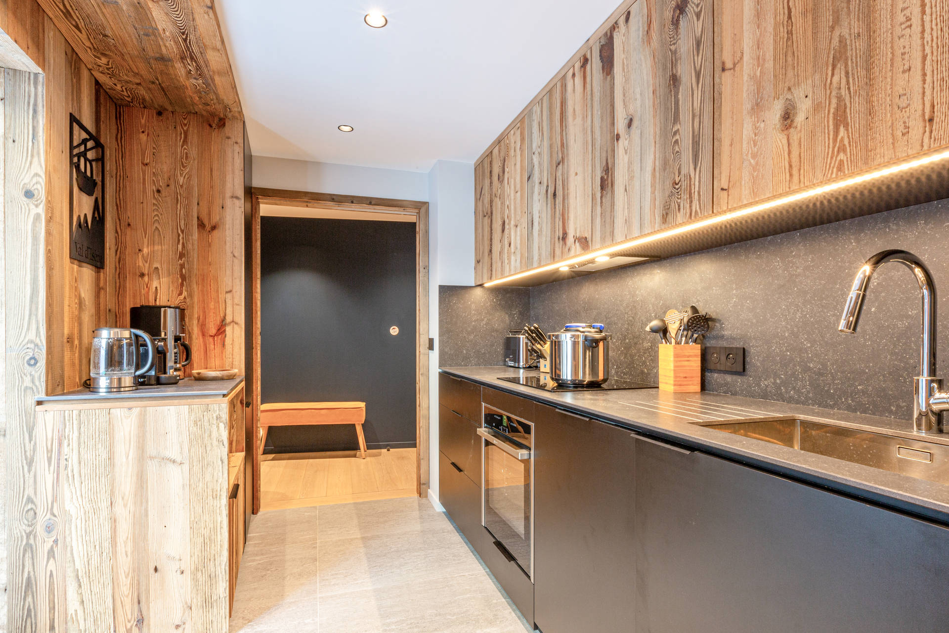 _lv_images__lot_0002340295_06_1456675