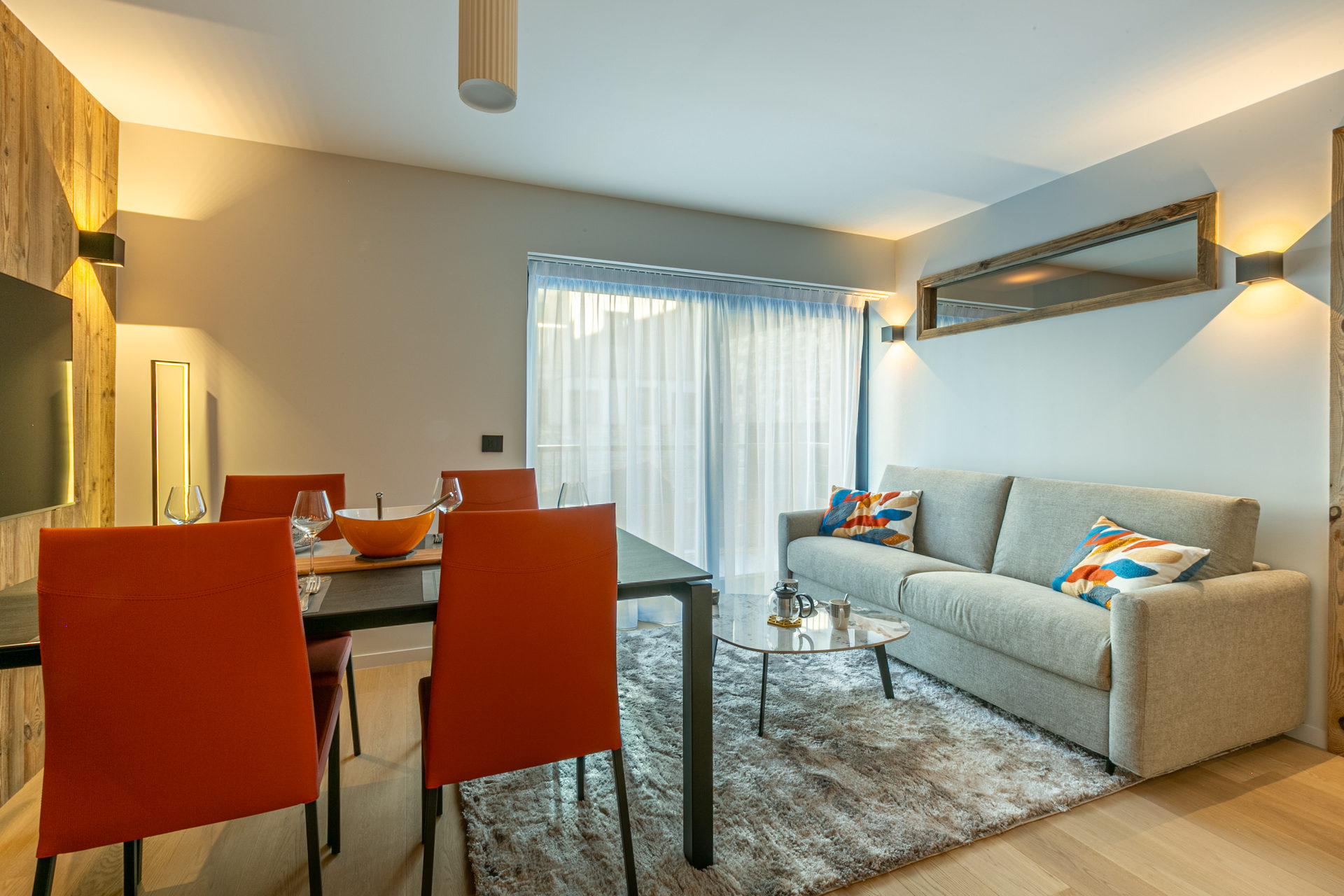 _lv_images__lot_0002340296_03_1458319