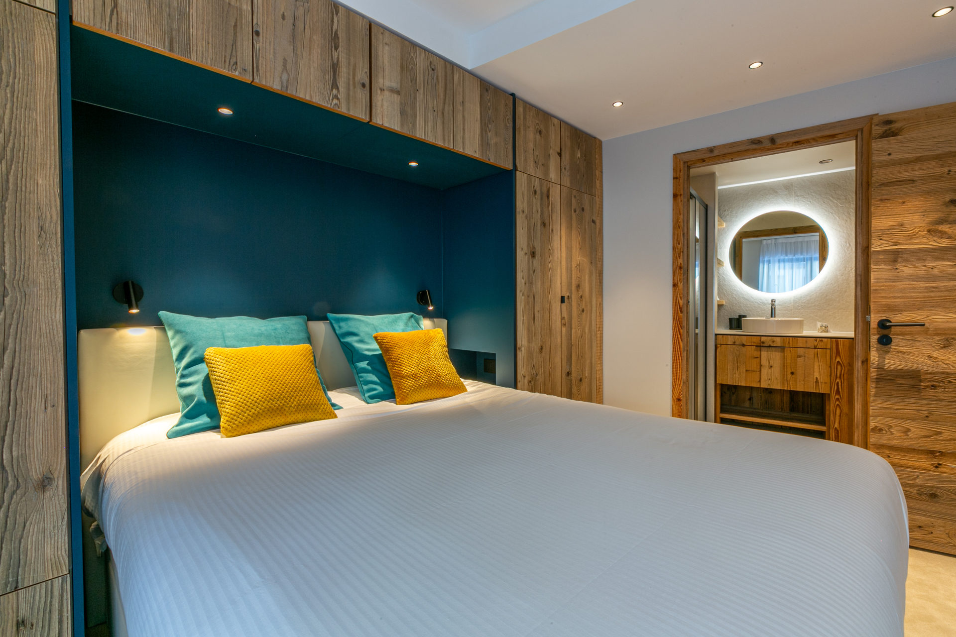 _lv_images__lot_0002340296_07_1458323