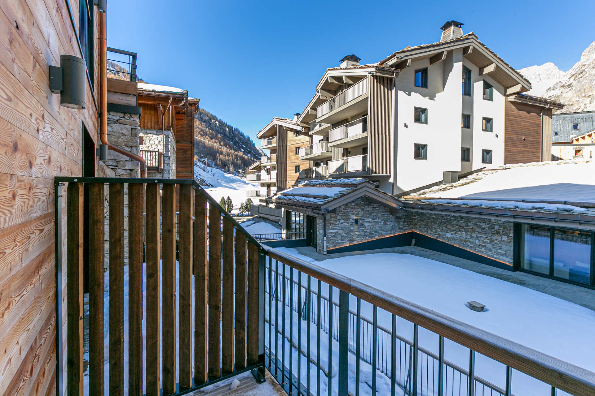 _lv_images__lot_0002340296_12_1458328