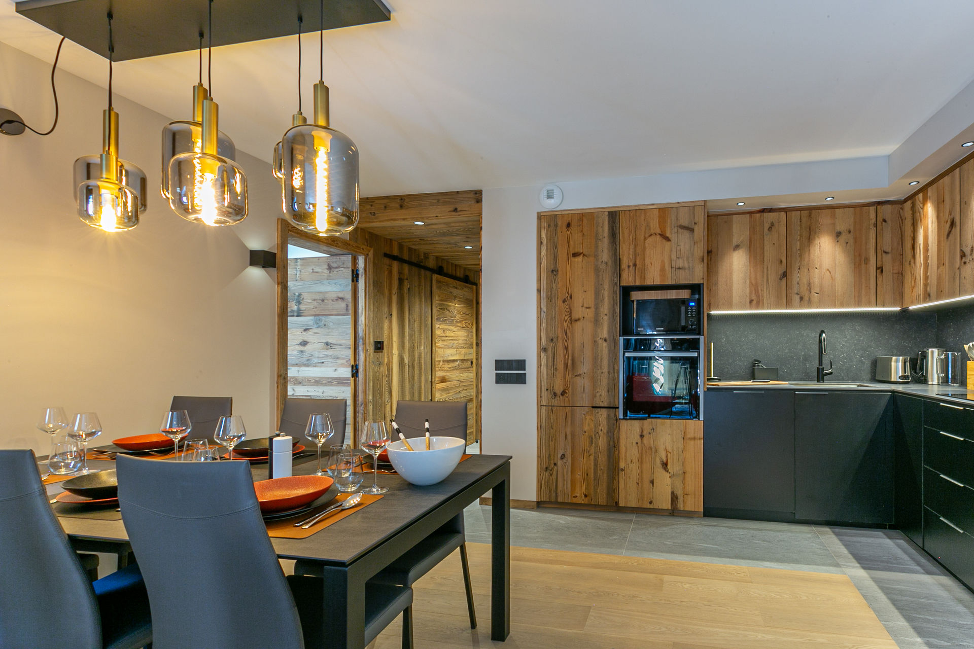 _lv_images__lot_0002340297_04_1455416