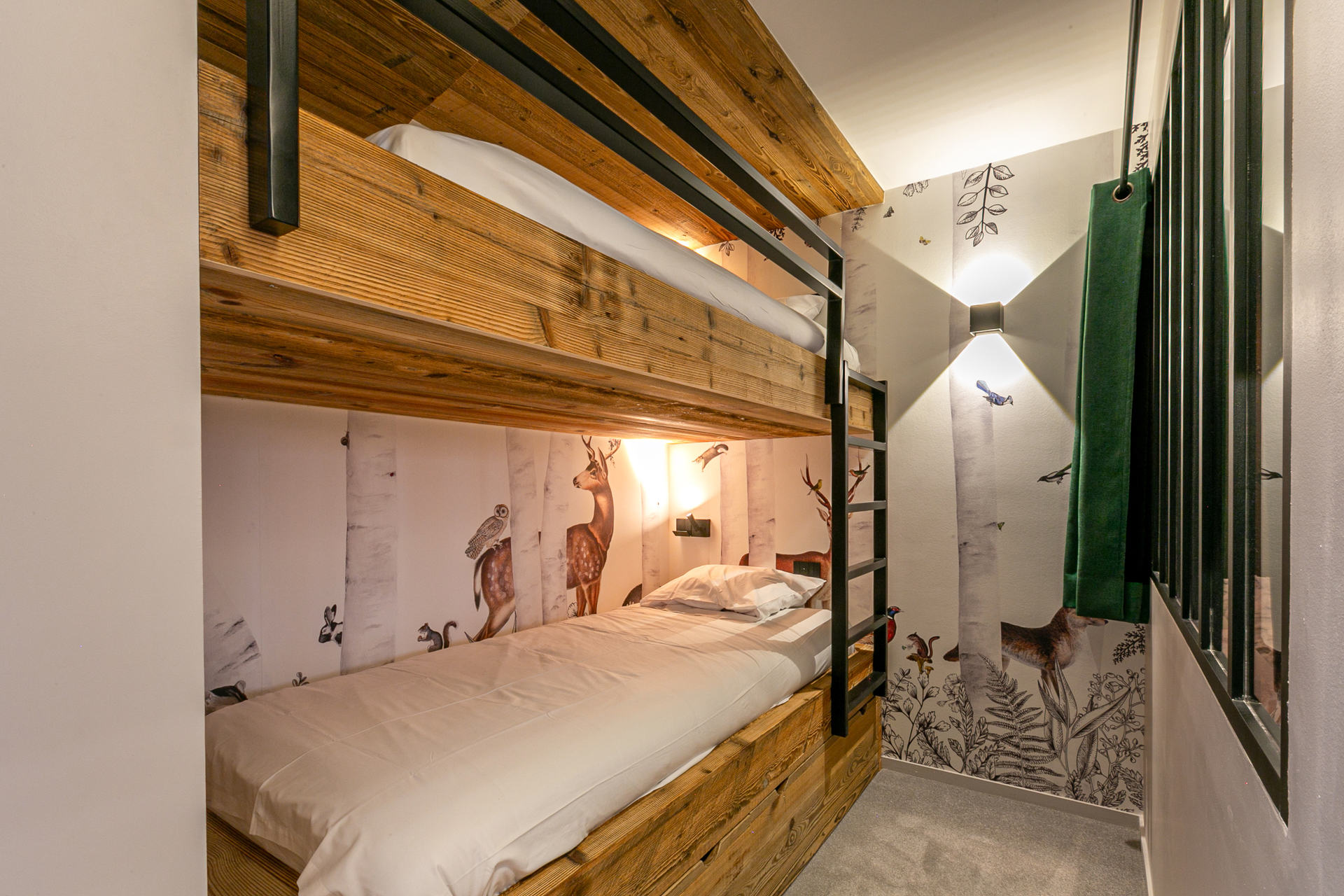 _lv_images__lot_0002340297_08_1455420