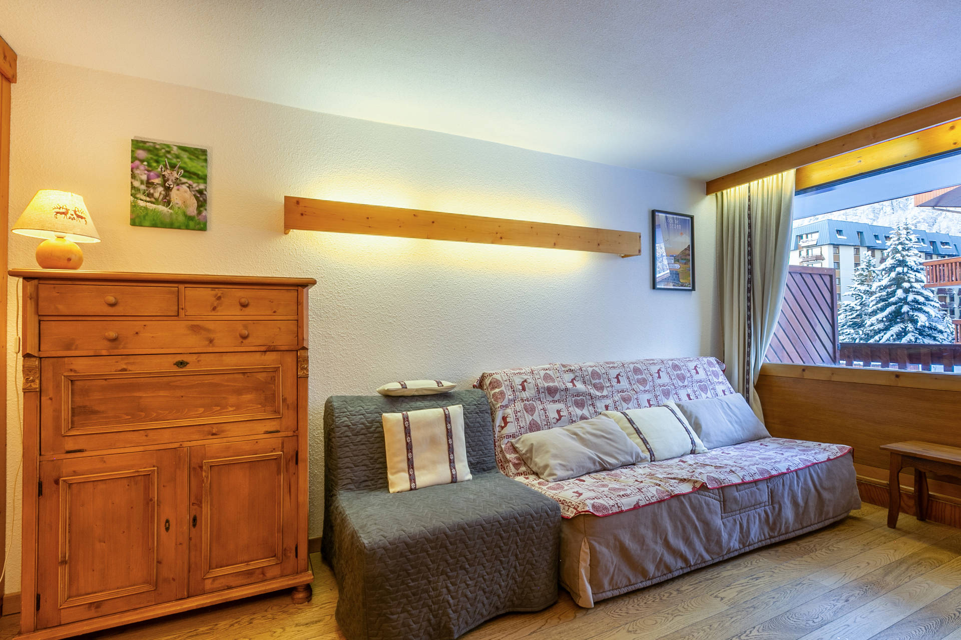 _lv_images__lot_0002340299_03_1456211