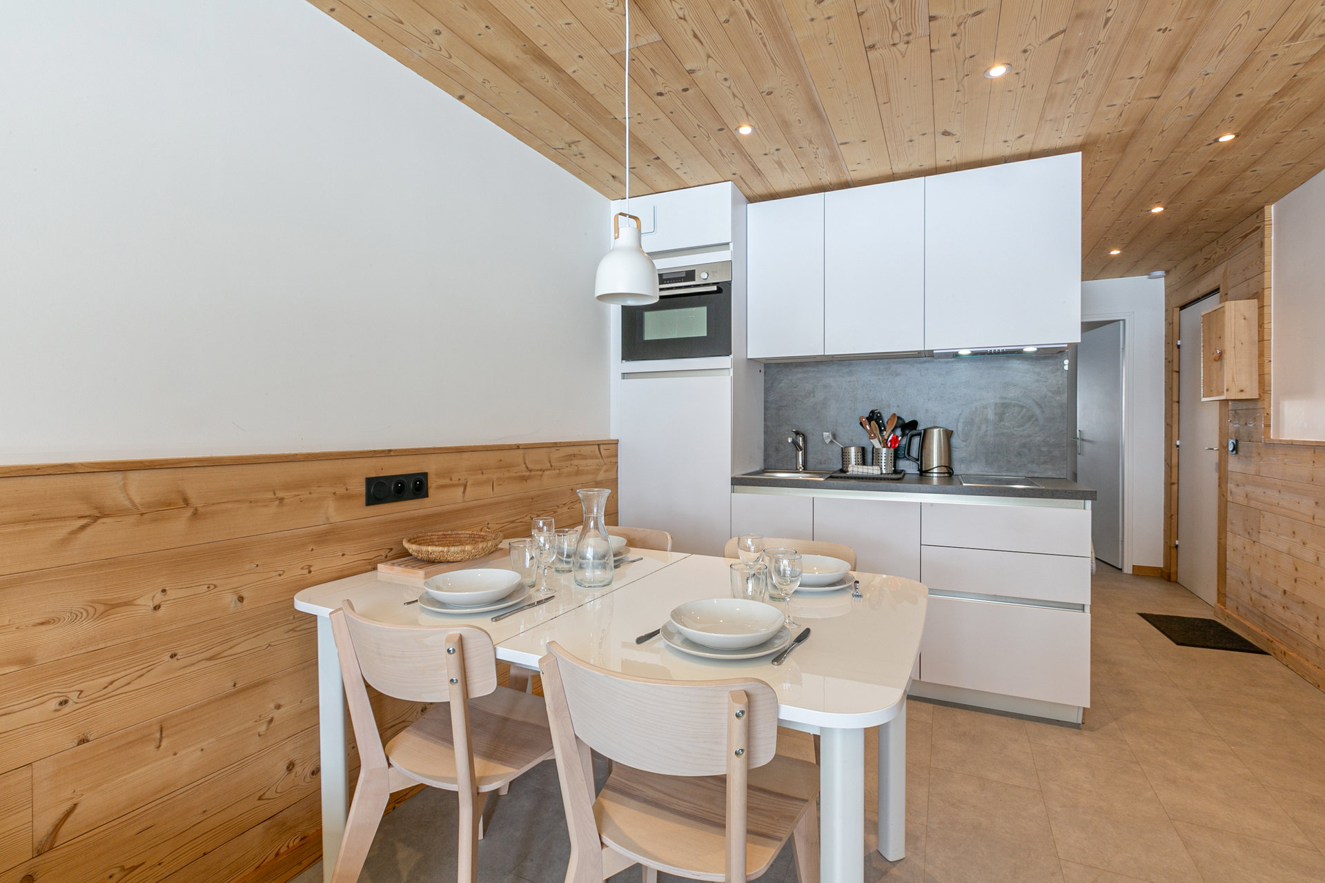 _lv_images__lot_0002340301_04_1455885