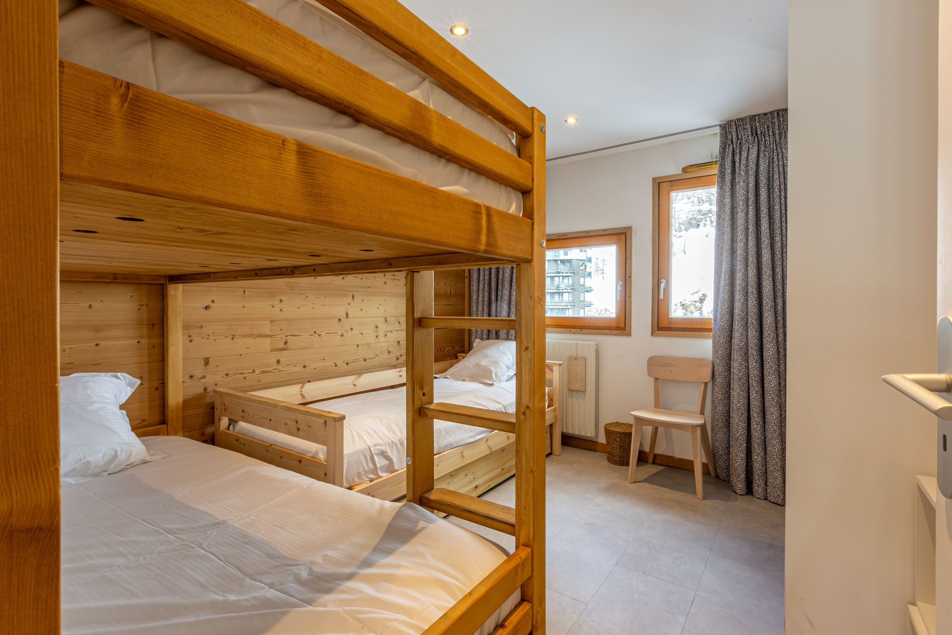 _lv_images__lot_0002340301_06_1455887